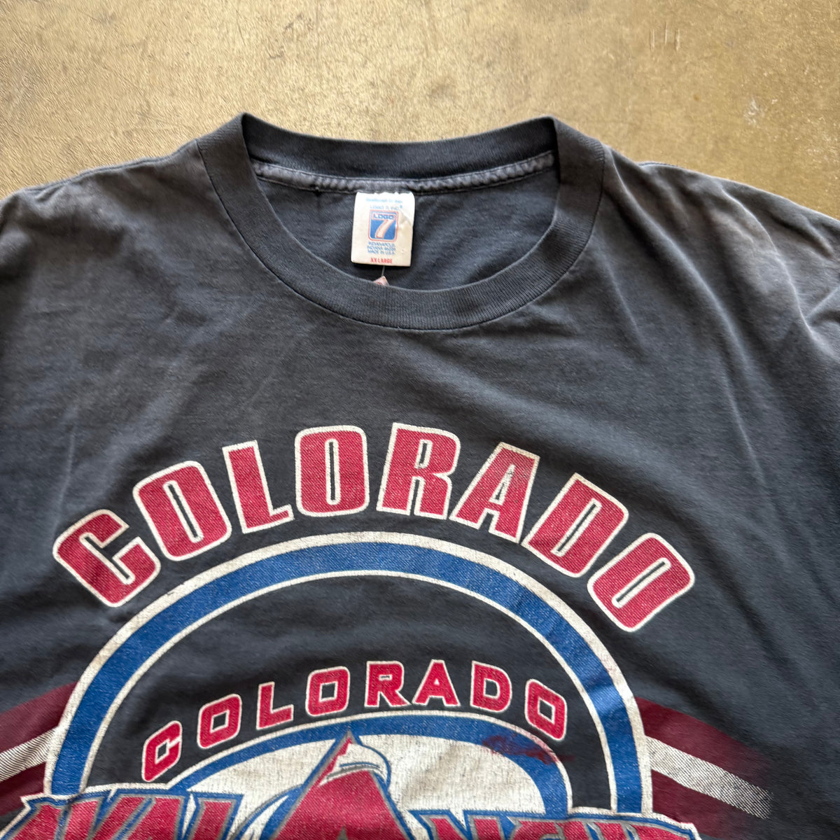 Size XXL - Vintage Colorado Avalanche NHL tee