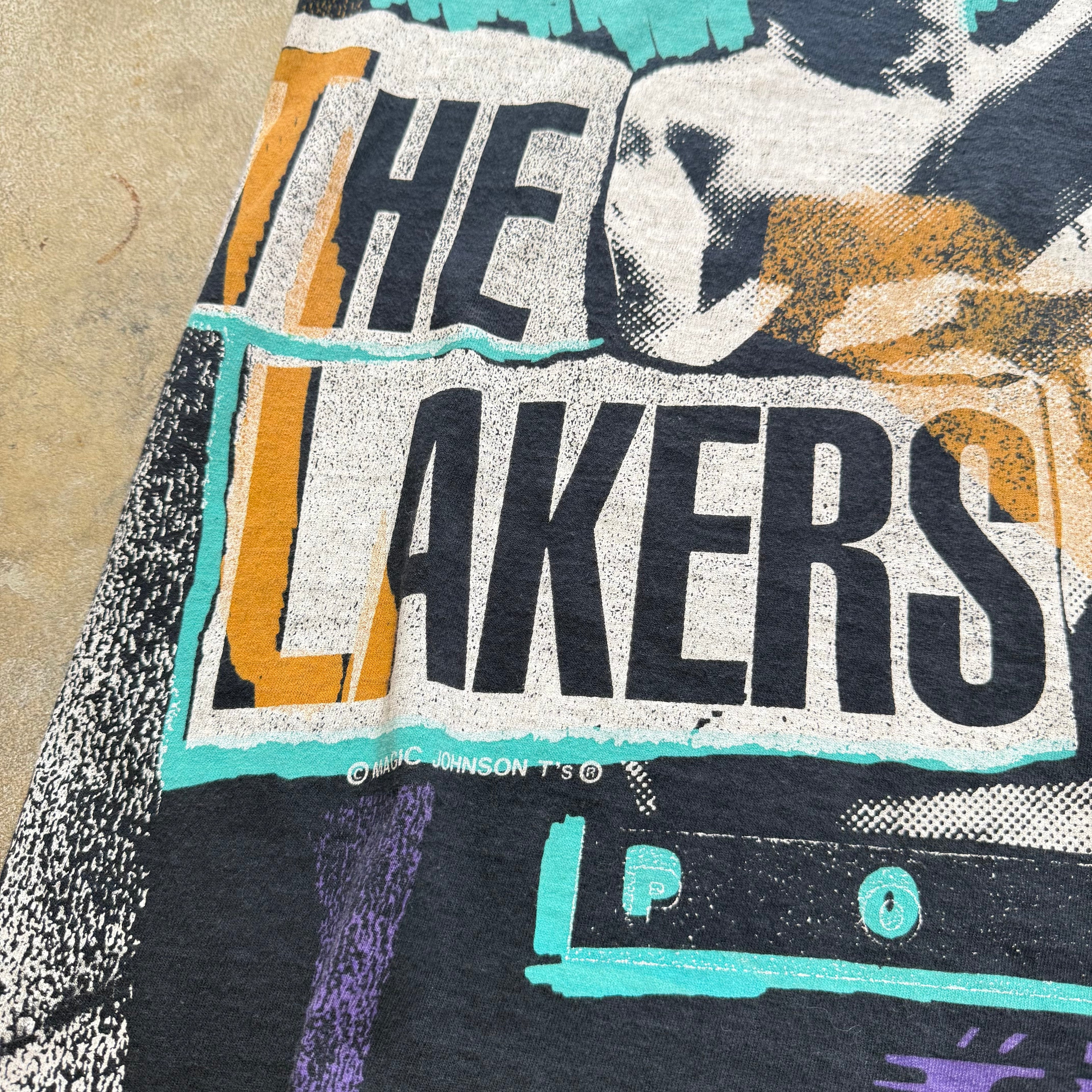 Size large - Vintage Magic Johnson T’s Magic Johnson lakers AOP tee