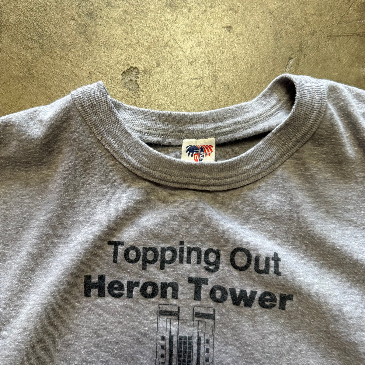 Size large - Vintage 1985 Topping out Heron Tower tee