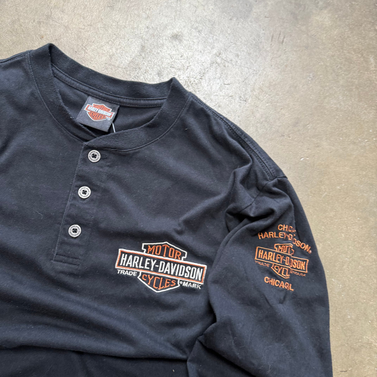 Size large - Vintage Harley Davidson Long sleeve Embroidered 5 Gallons tee