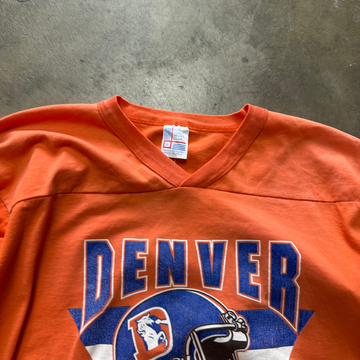 Size XL - Vintage Denver Broncos tee