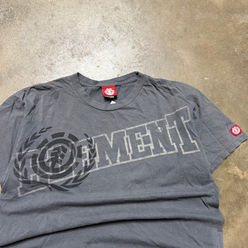 Size small - Vintage Element skate tee