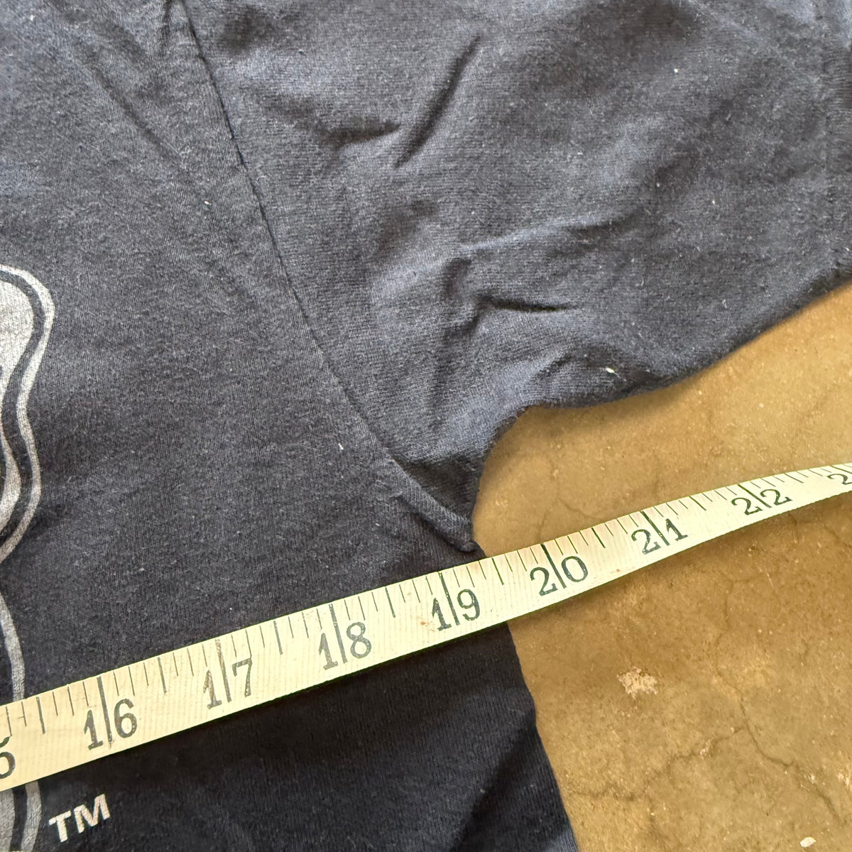 Size large - Vintage Georgetown Hoyas Bulldog College Tee