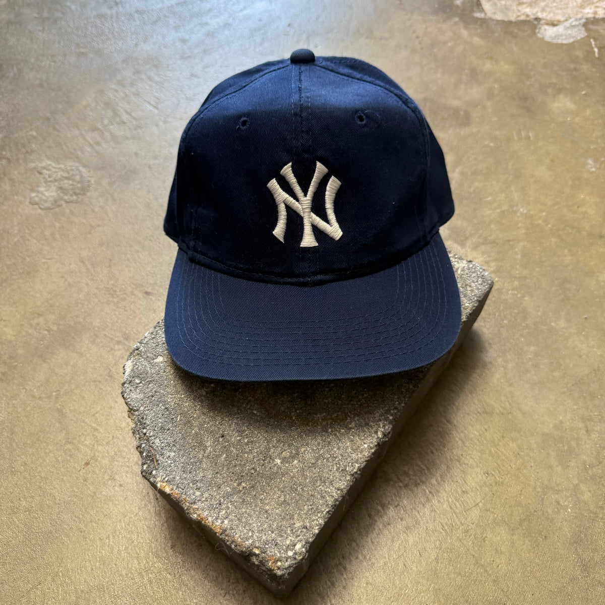 Vintage 90’s New York Yankees Cap - broken snaps
