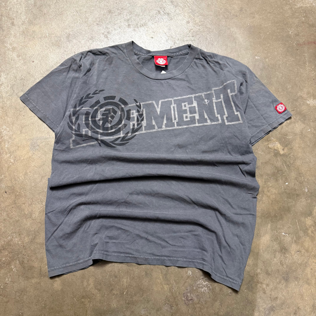 Size small - Vintage Element skate tee