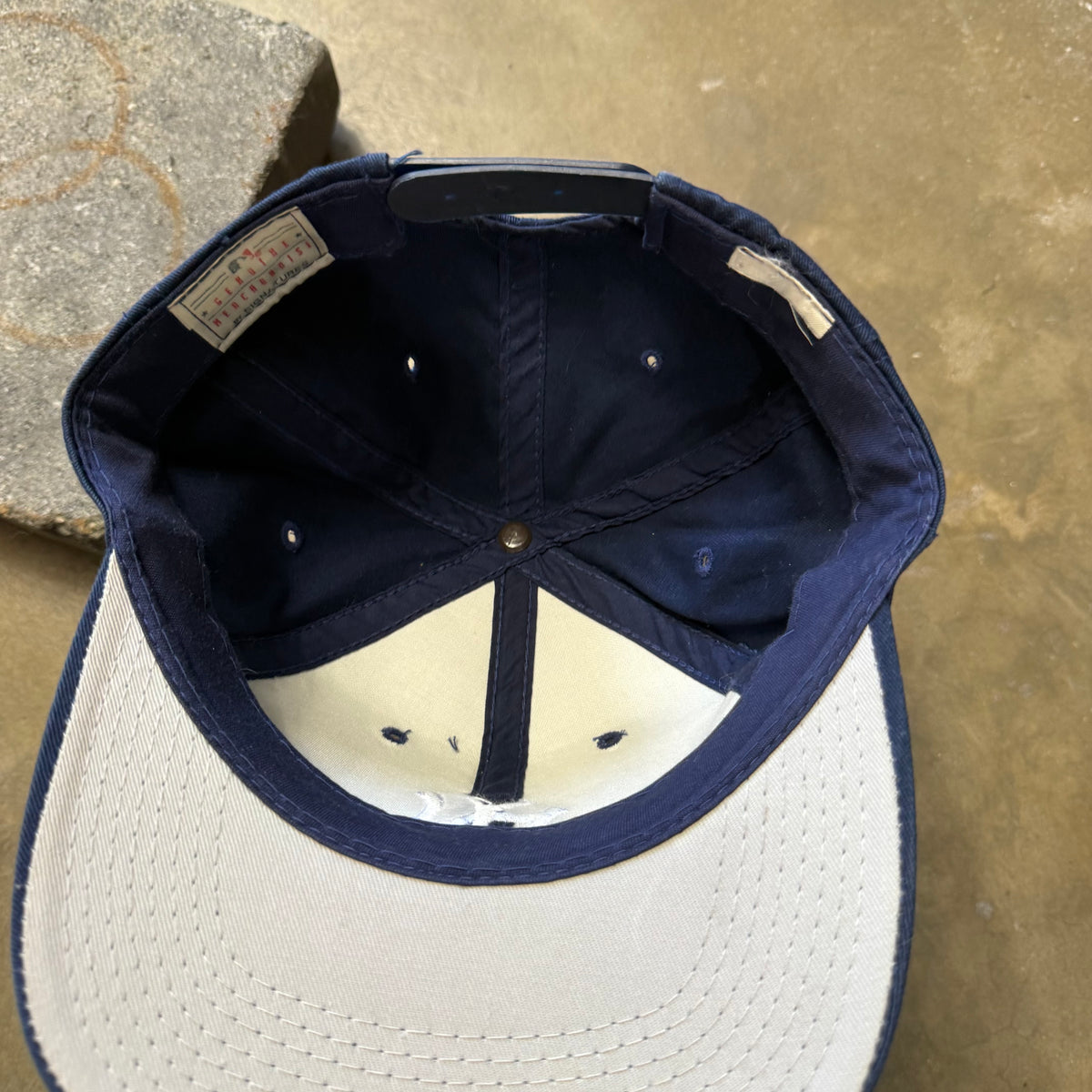 Vintage 90’s New York Yankees Cap - broken snaps