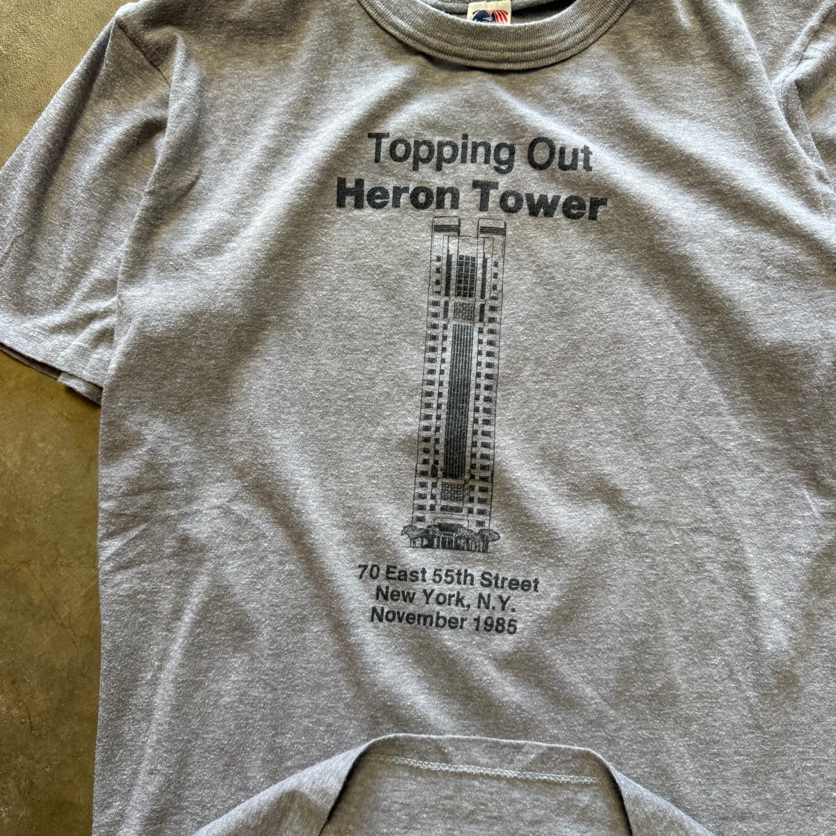 Size large - Vintage 1985 Topping out Heron Tower tee