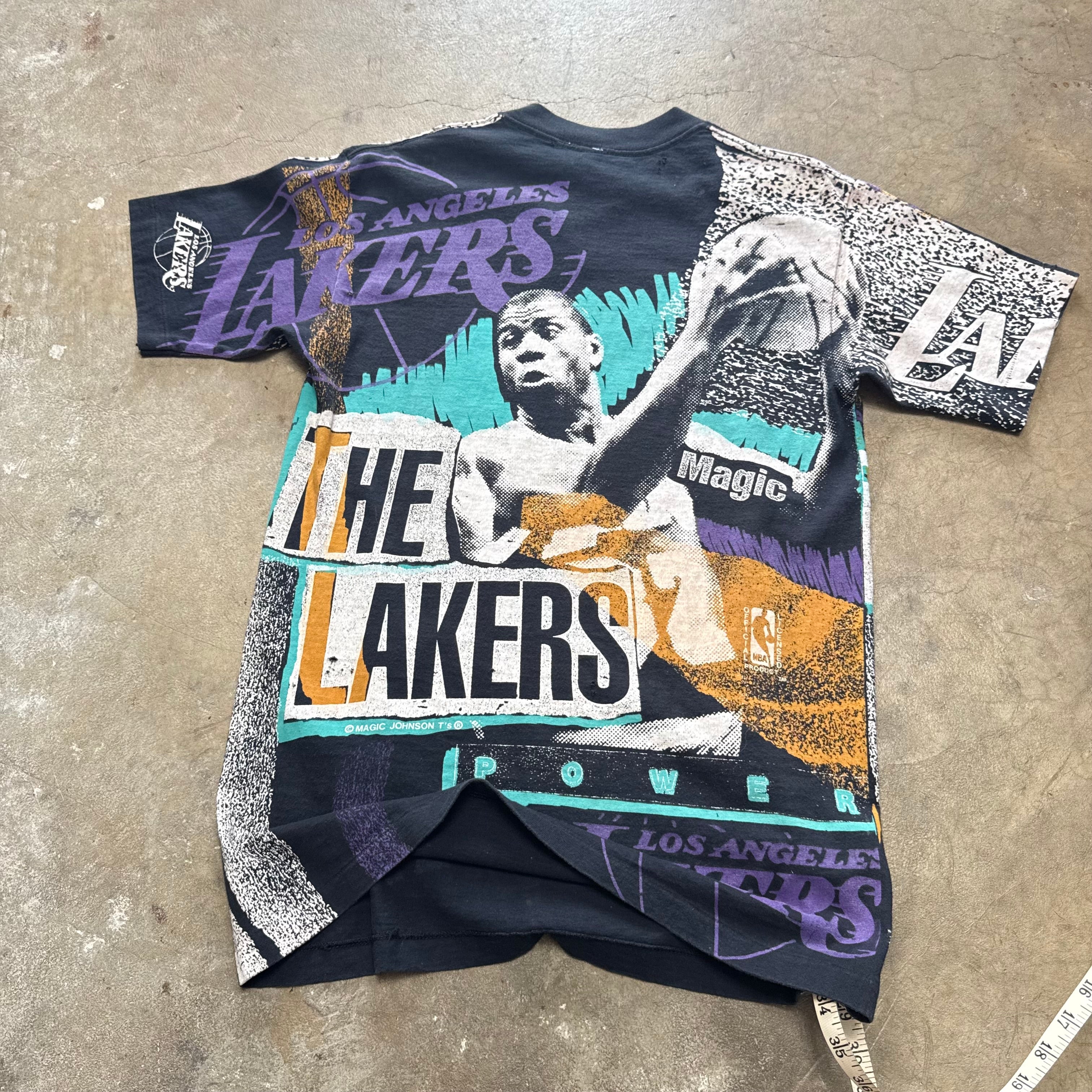 Size large - Vintage Magic Johnson T’s Magic Johnson lakers AOP tee