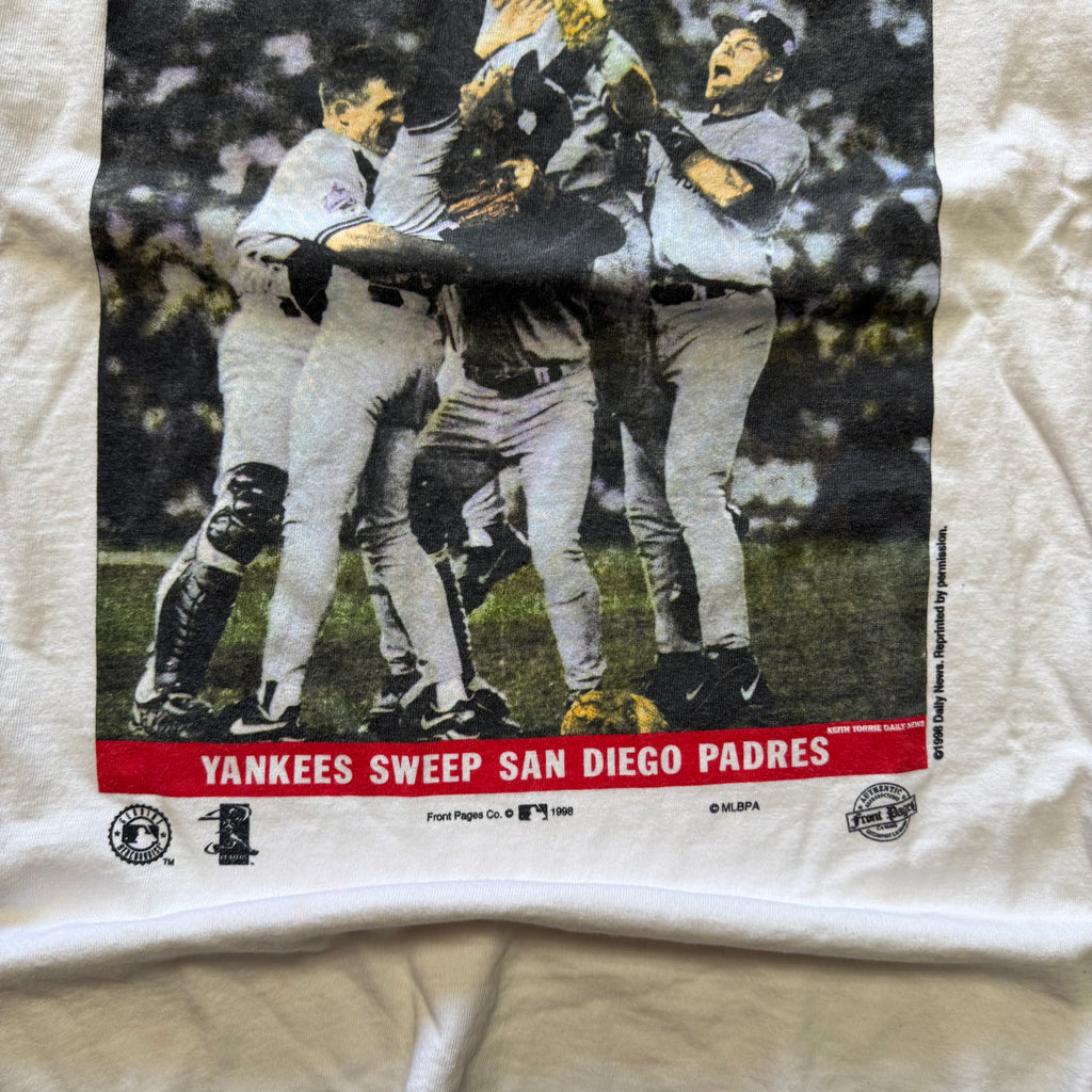 Size XL - Vintage 1998 Yankees Sweep San Diego padres newspaper tee. NEW!