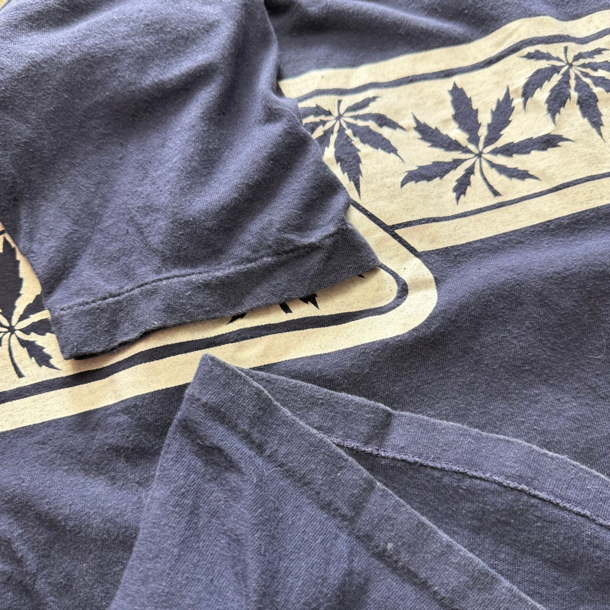 Size medium - Vintage 1970’ss Weed tee