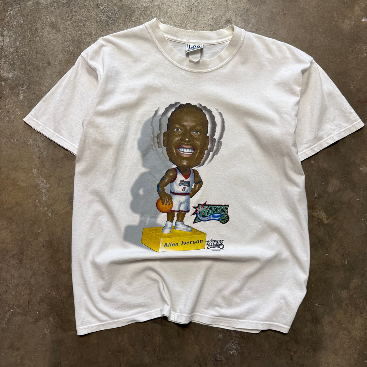 Size XL - Vintage Allen Iverson Philadelphia 76ers MVP Bobble Head tee