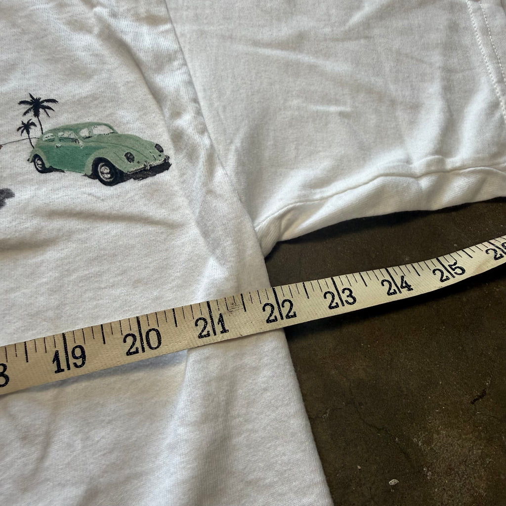 Size large - Vintage Looney Tunes Taz Beatle car Warner bros tee