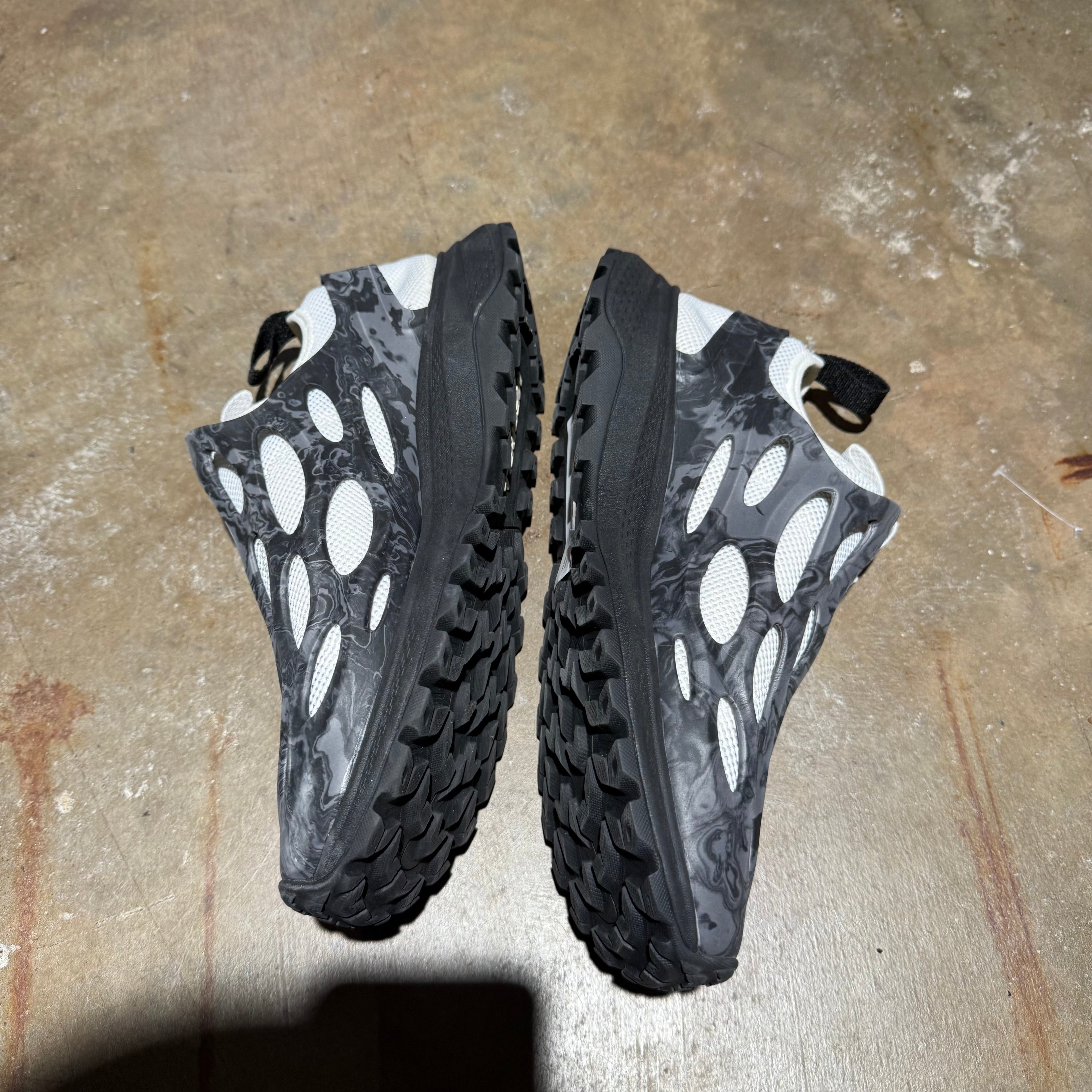 size 12 - Merrell Hydro Runner ' Black White '