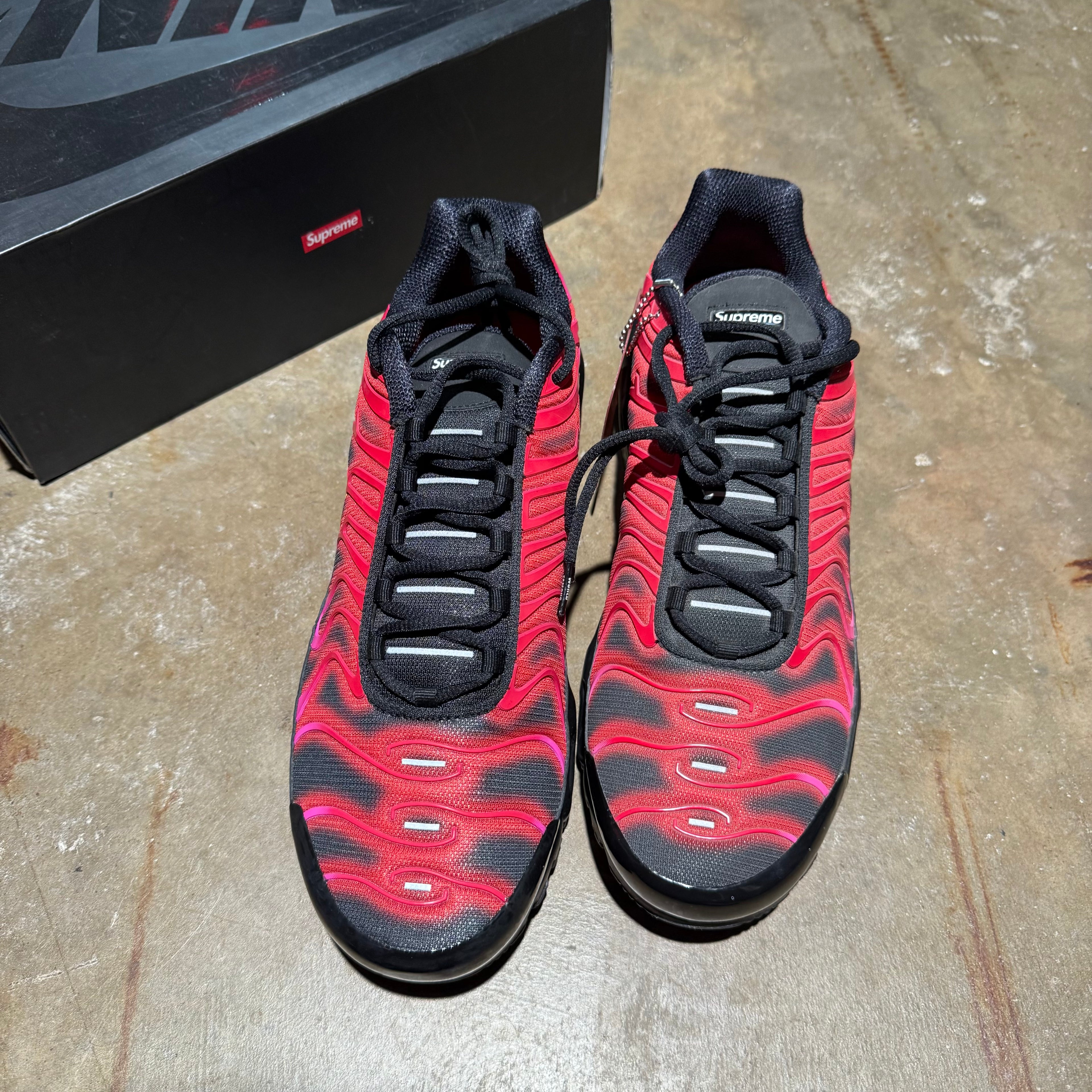 size 11.5 - Nike Air Max Plus ' Supreme '