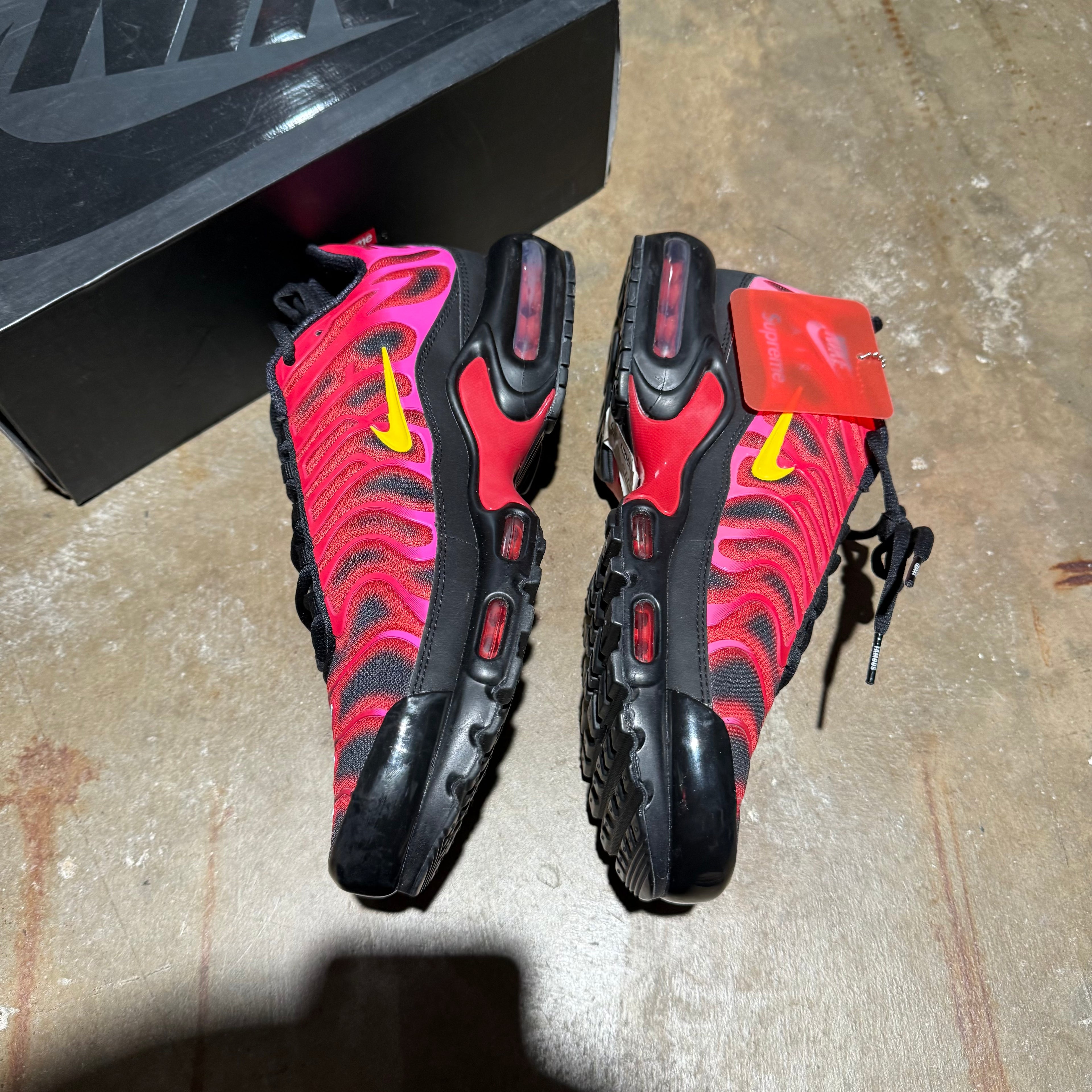 size 11.5 - Nike Air Max Plus ' Supreme '