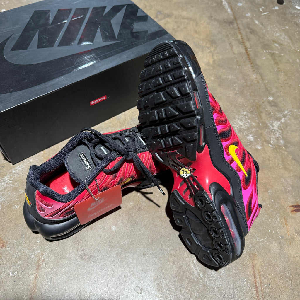 size 11.5 - Nike Air Max Plus ' Supreme '