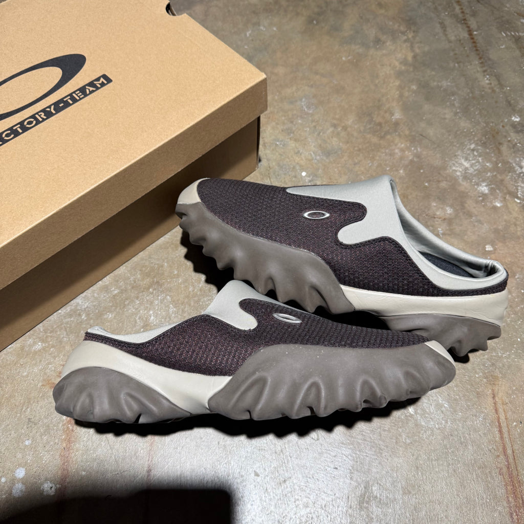 size 10.5 - Oakley Factory Team Chop Saw Mule ' Maroon Espresso Brain Dead '