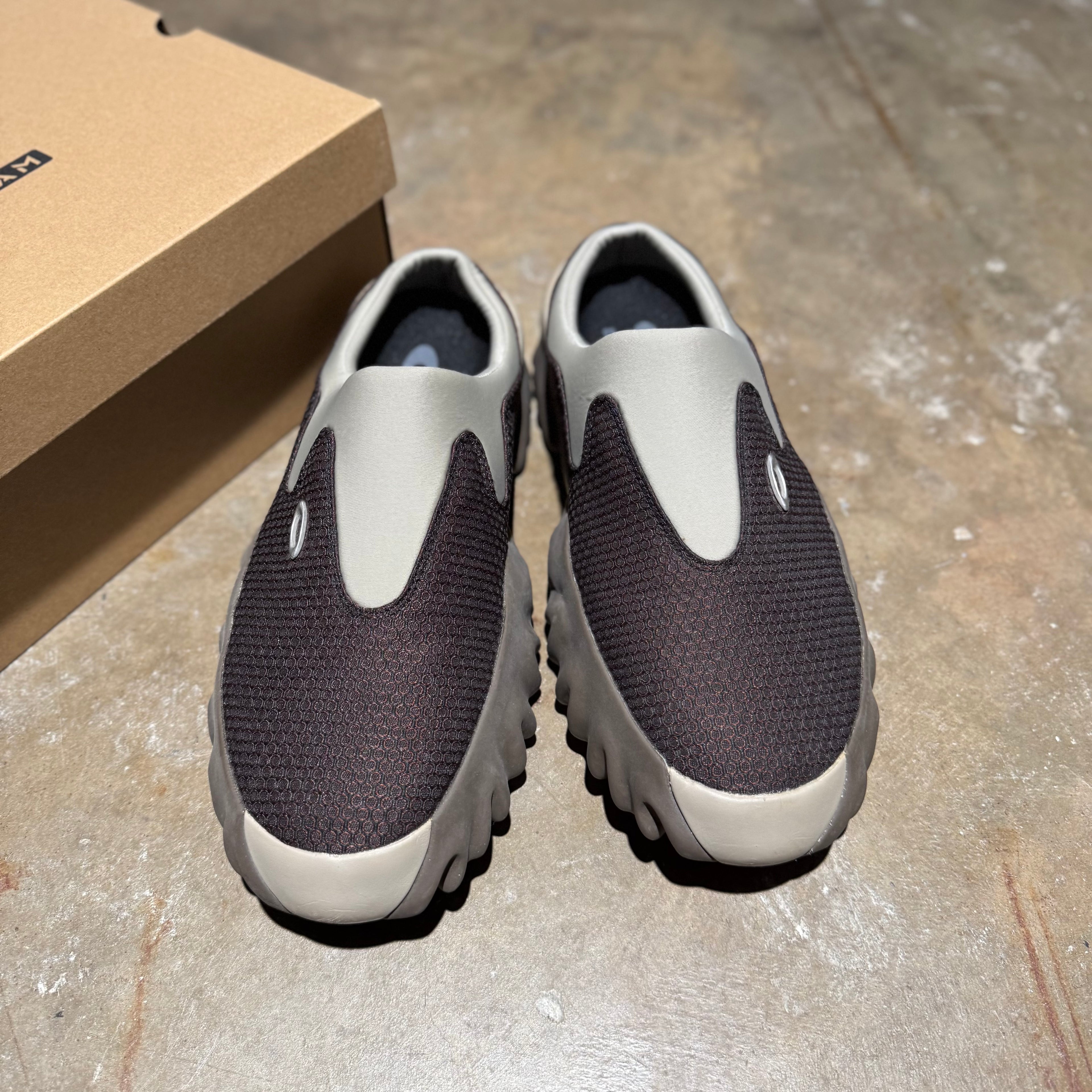 size 10.5 - Oakley Factory Team Chop Saw Mule ' Maroon Espresso Brain Dead '