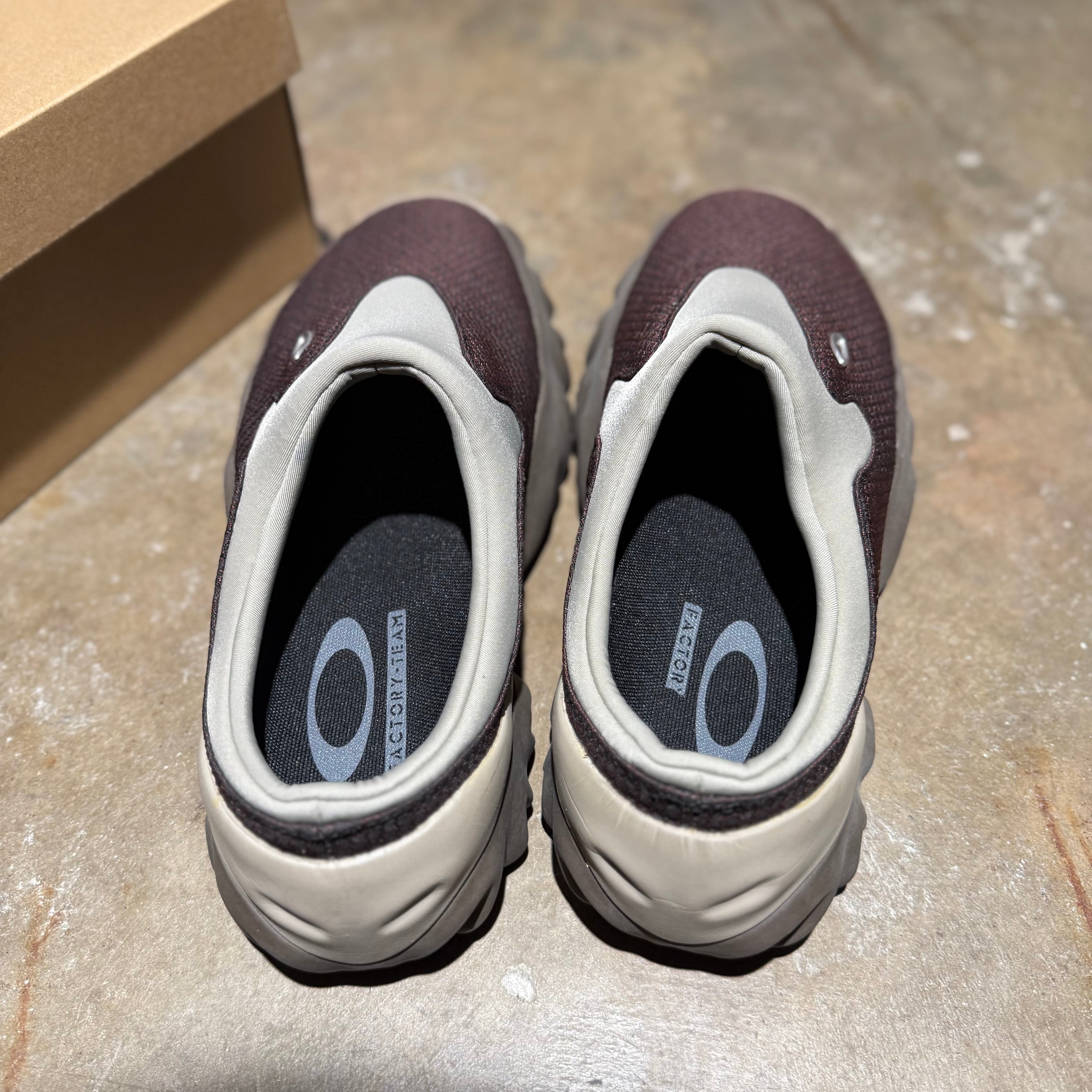 size 10.5 - Oakley Factory Team Chop Saw Mule ' Maroon Espresso Brain Dead '