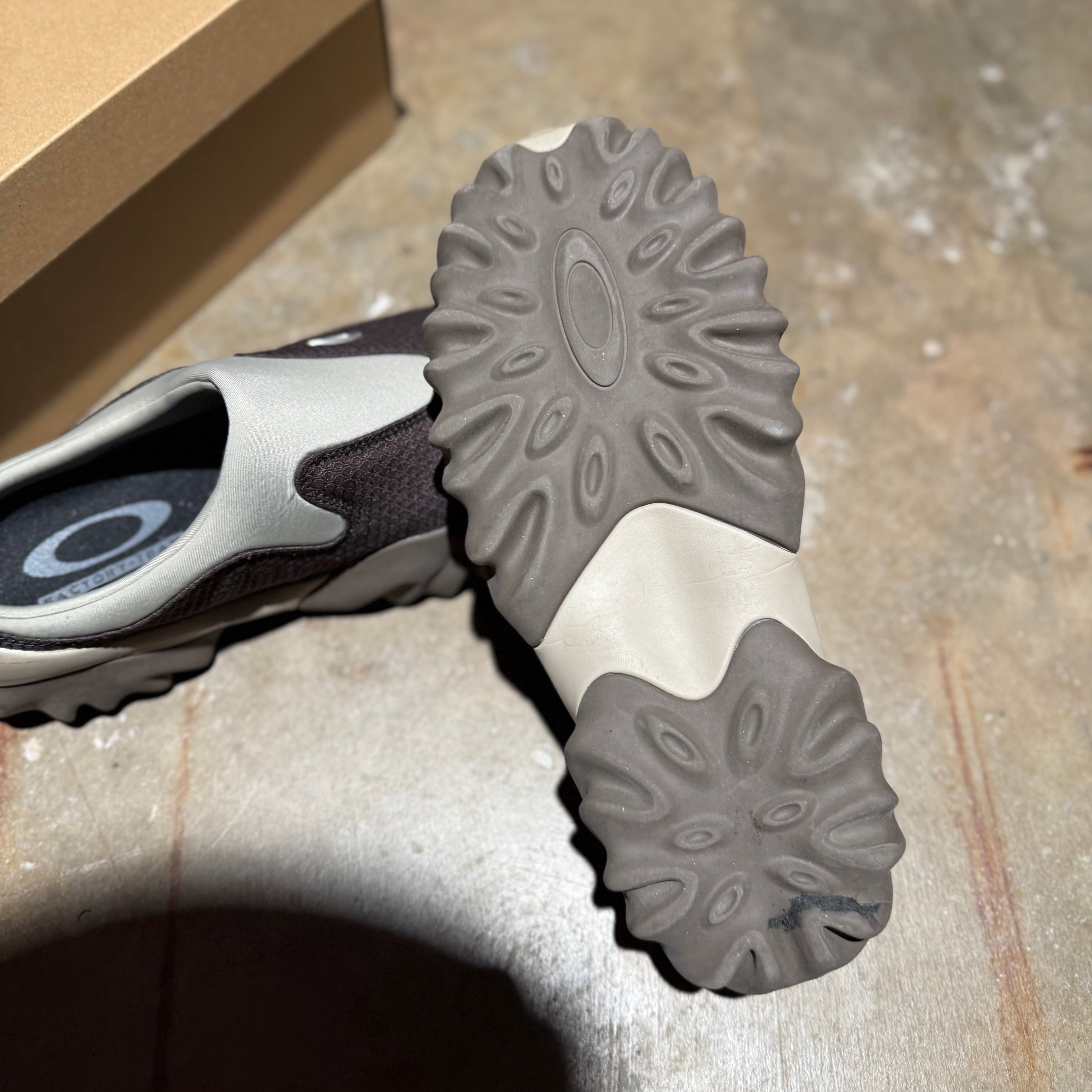 size 10.5 - Oakley Factory Team Chop Saw Mule ' Maroon Espresso Brain Dead '