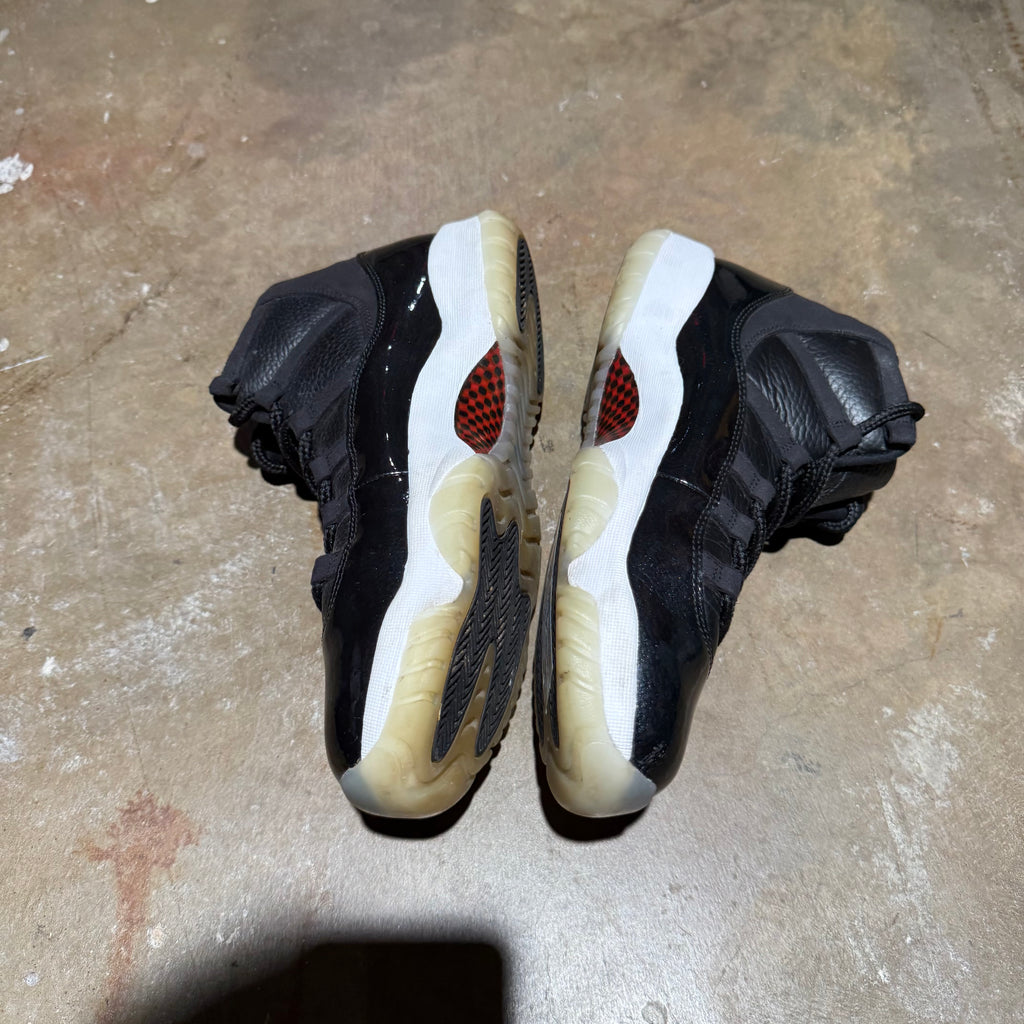 size 10.5 - Jordan 11 Retro ' 72-10 '