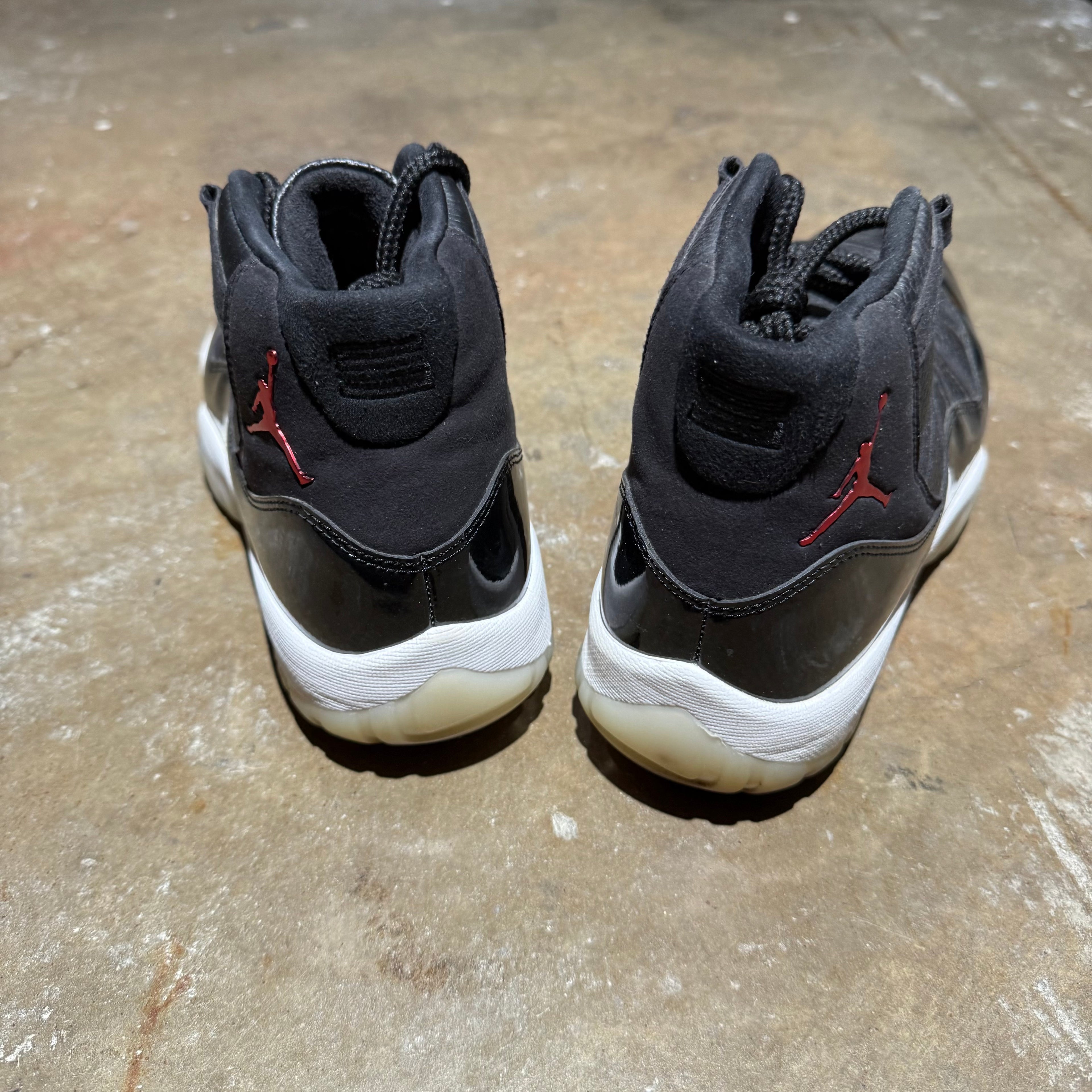 size 10.5 - Jordan 11 Retro ' 72-10 '