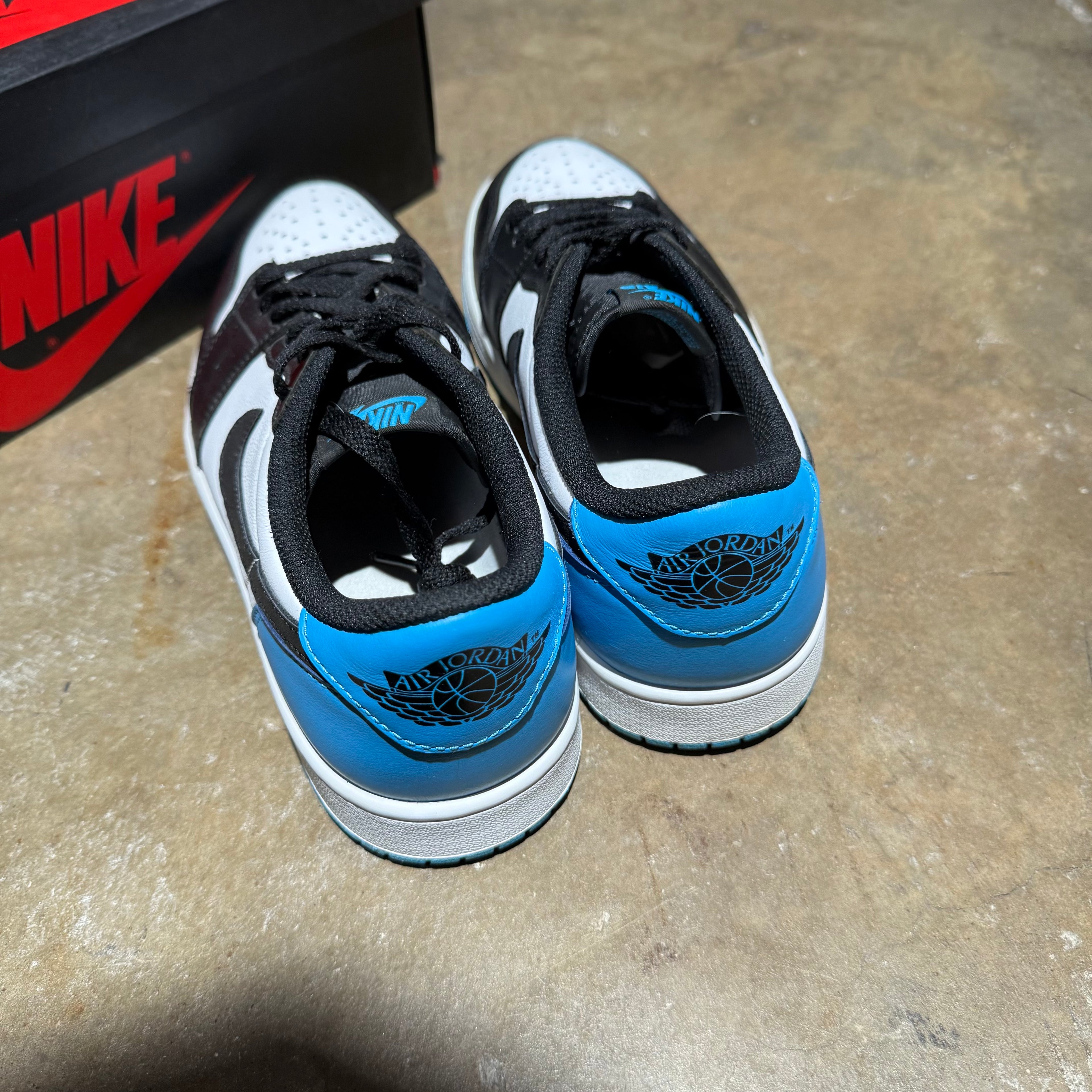 size 9 - Jordan 1 Low Retro ' Powder Blue '