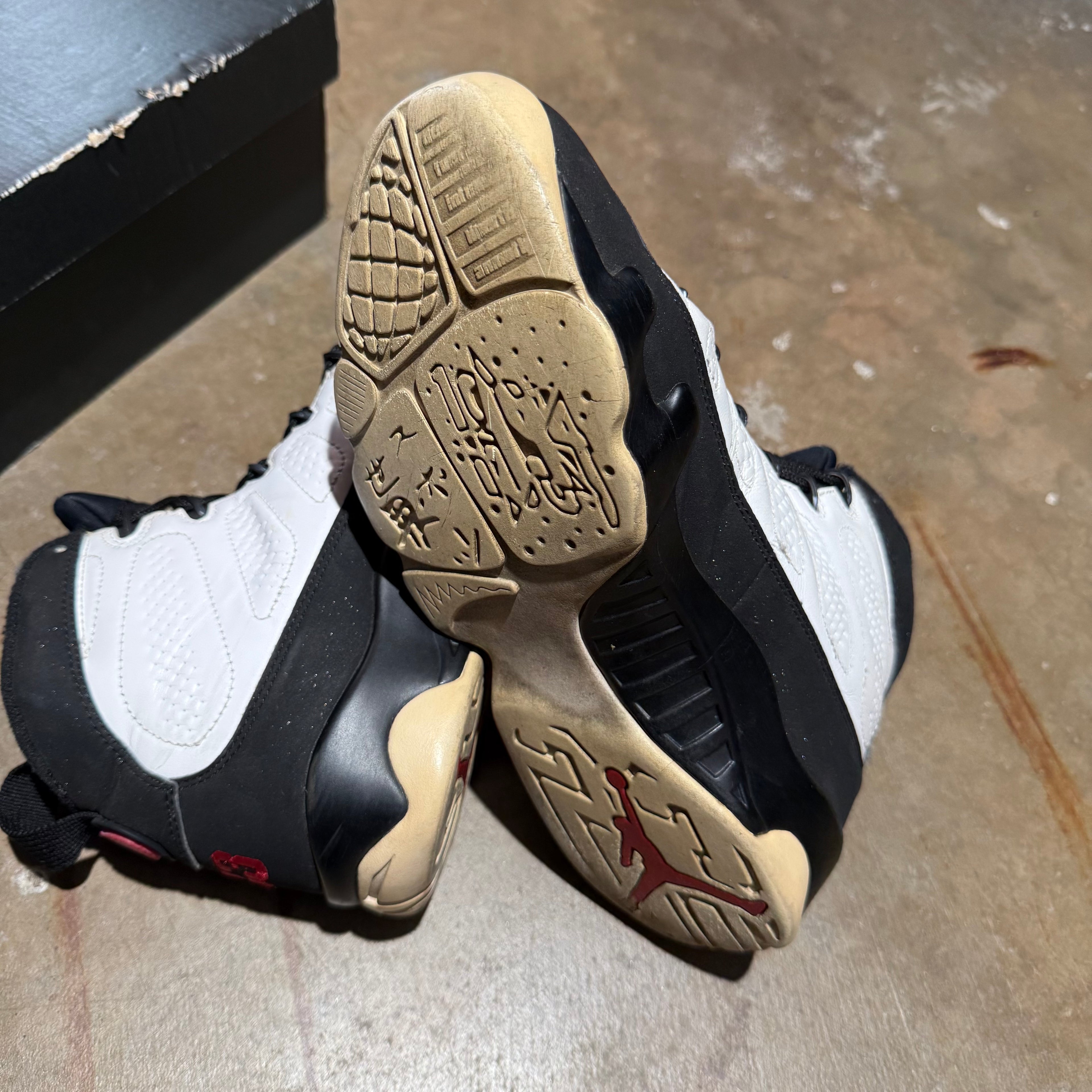 size 9 - Jordan 9 Retro ' OG 2019 '