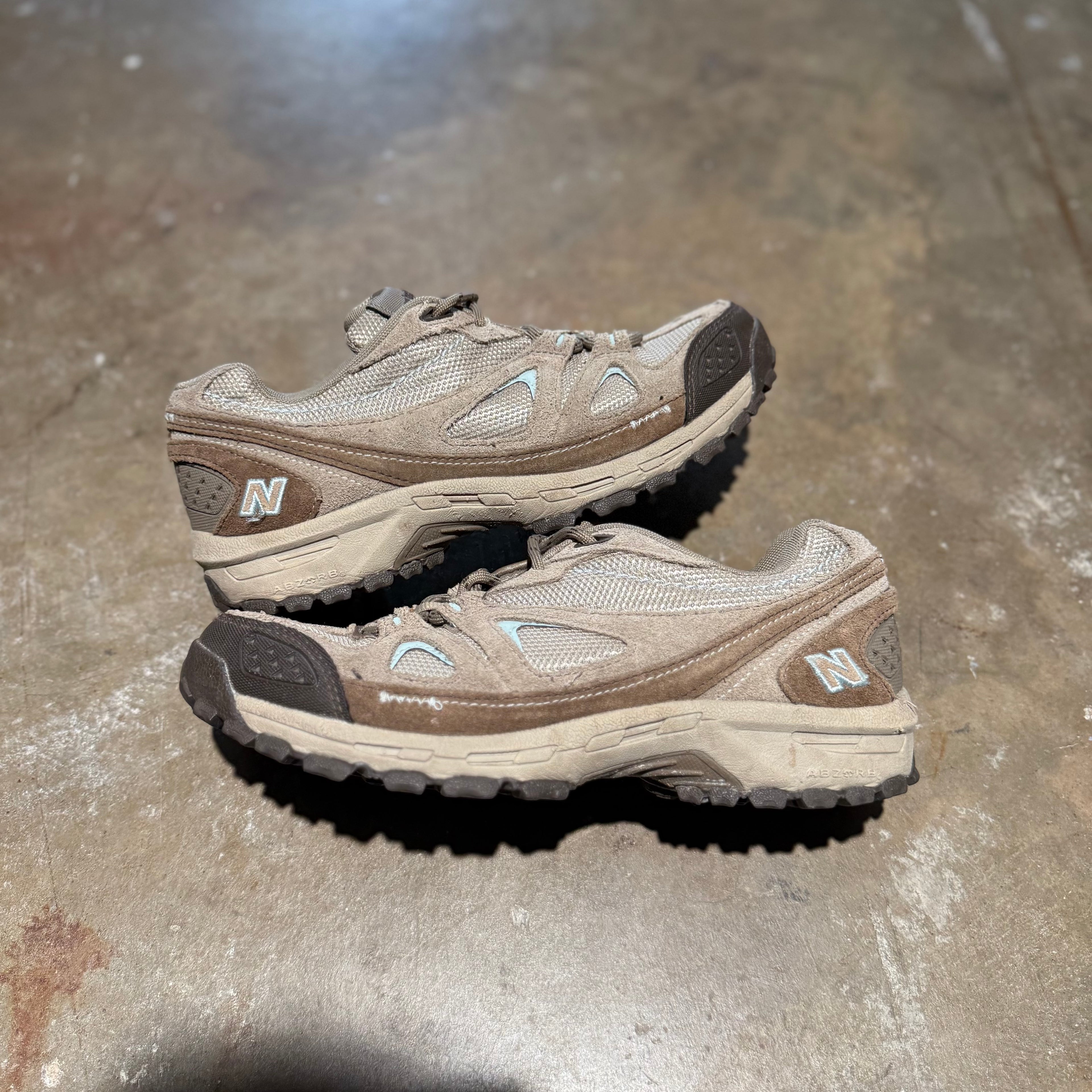 size 8 - New Balanace 606 Trail Shoes ' Cream '