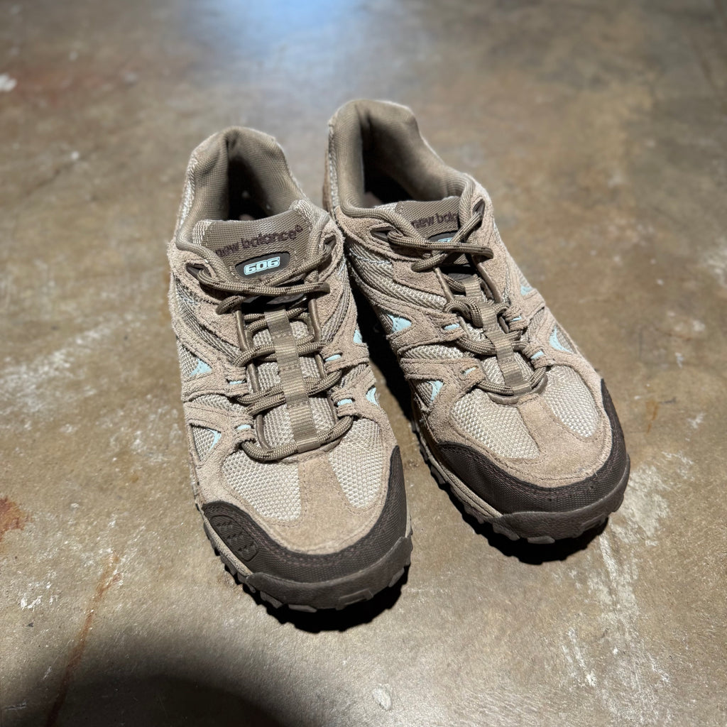 size 8 - New Balanace 606 Trail Shoes ' Cream '