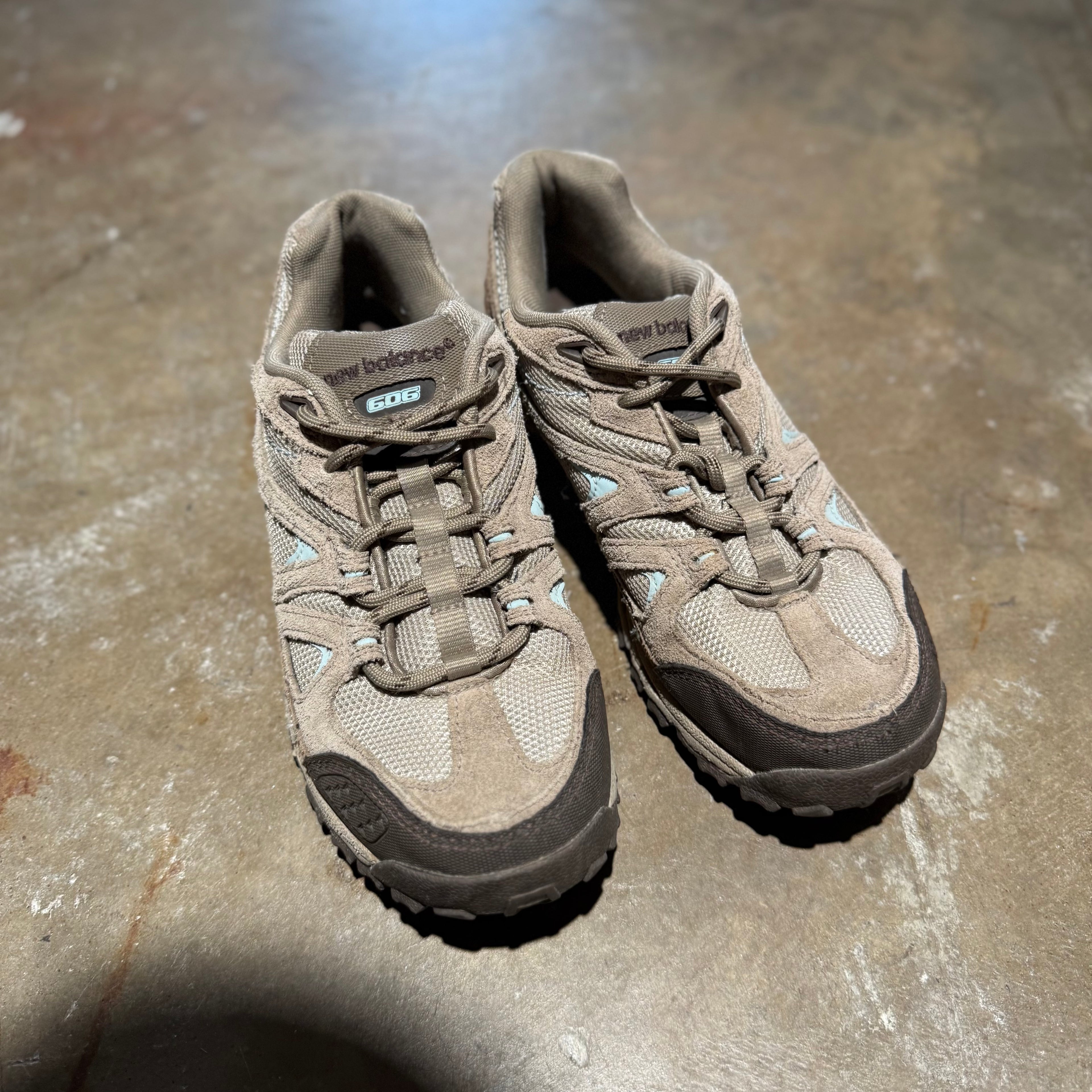 size 8 - New Balanace 606 Trail Shoes ' Cream '