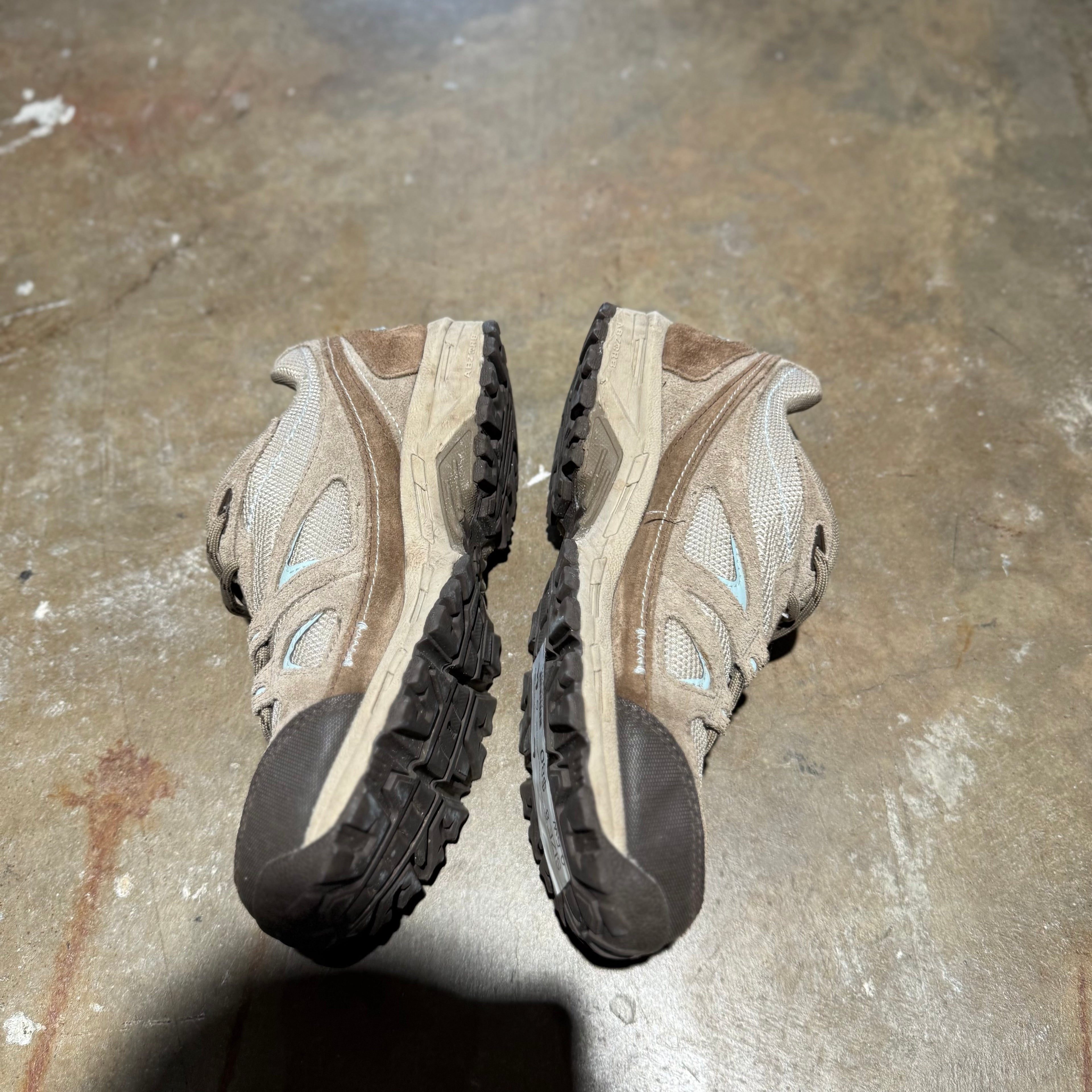 size 8 - New Balanace 606 Trail Shoes ' Cream '