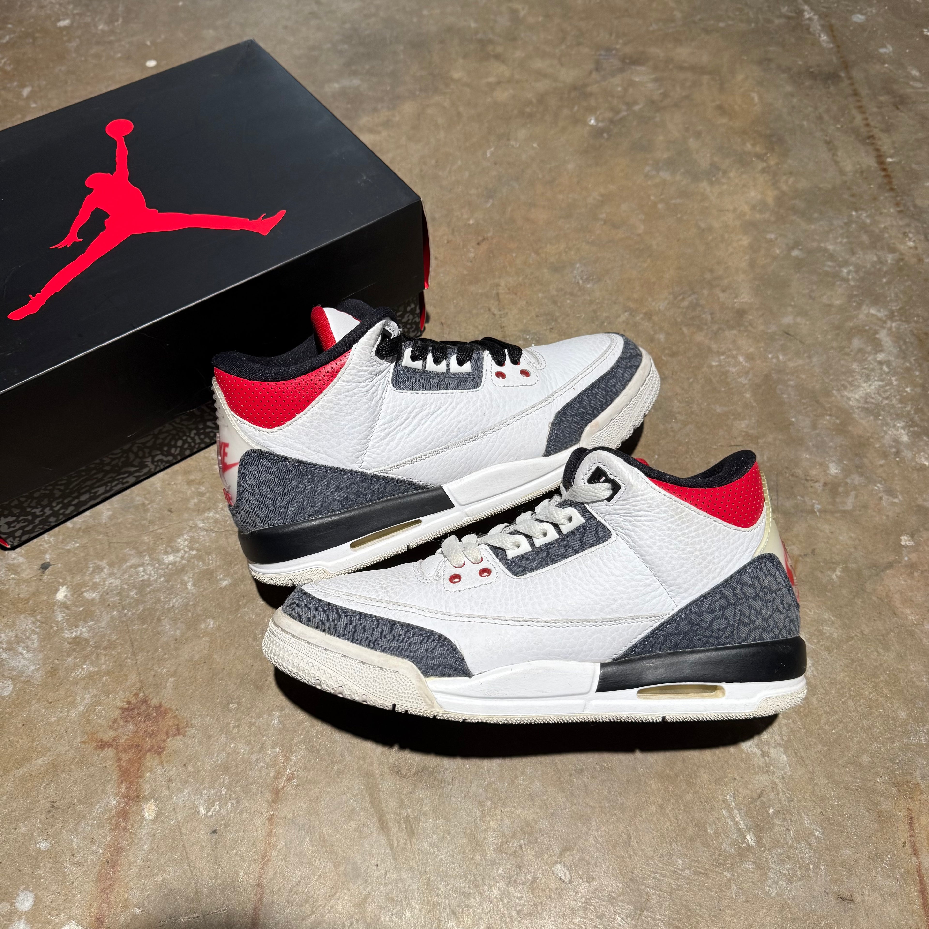 size 6 - Jordan 3 Retro ' SE Fire Red Denim '