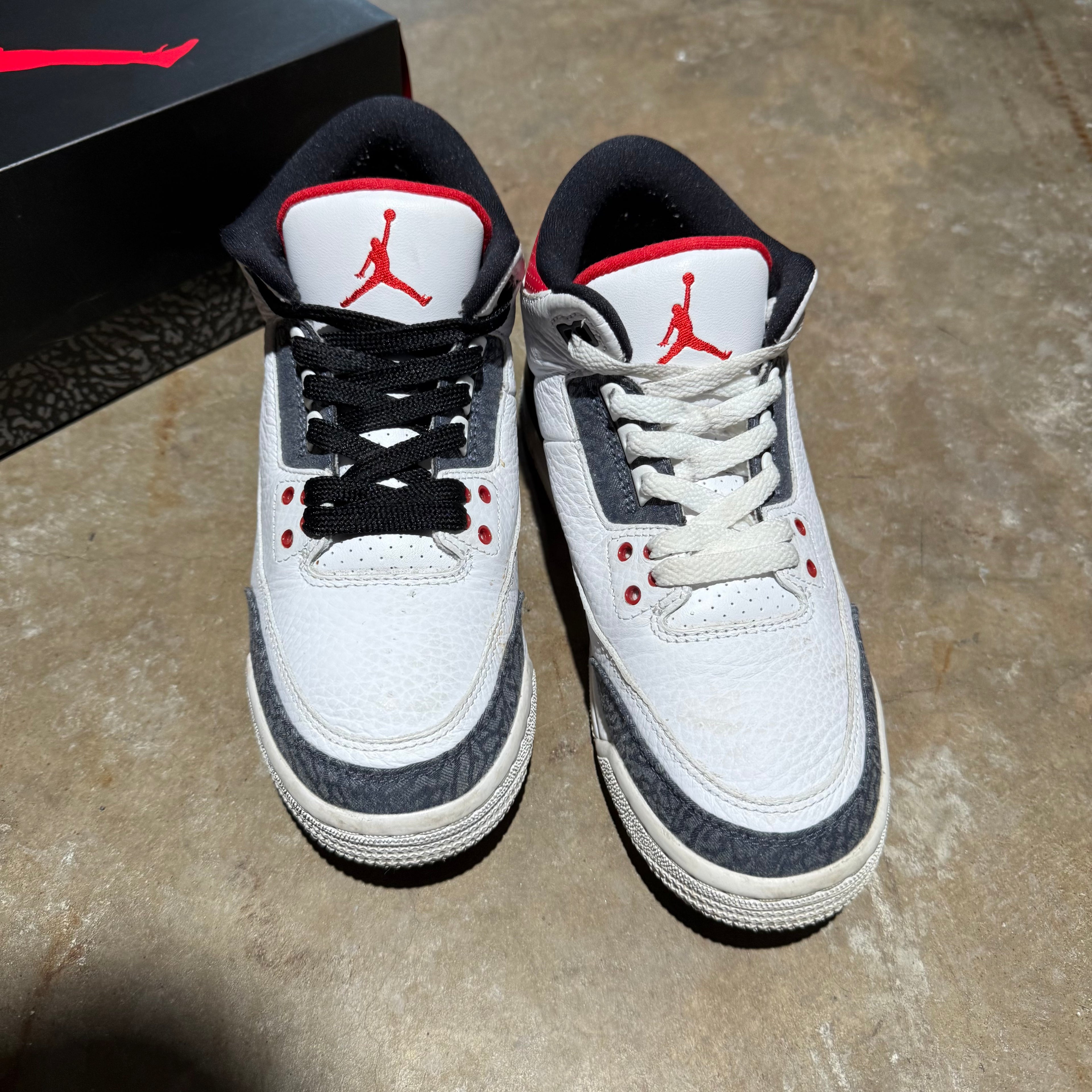 size 6 - Jordan 3 Retro ' SE Fire Red Denim '