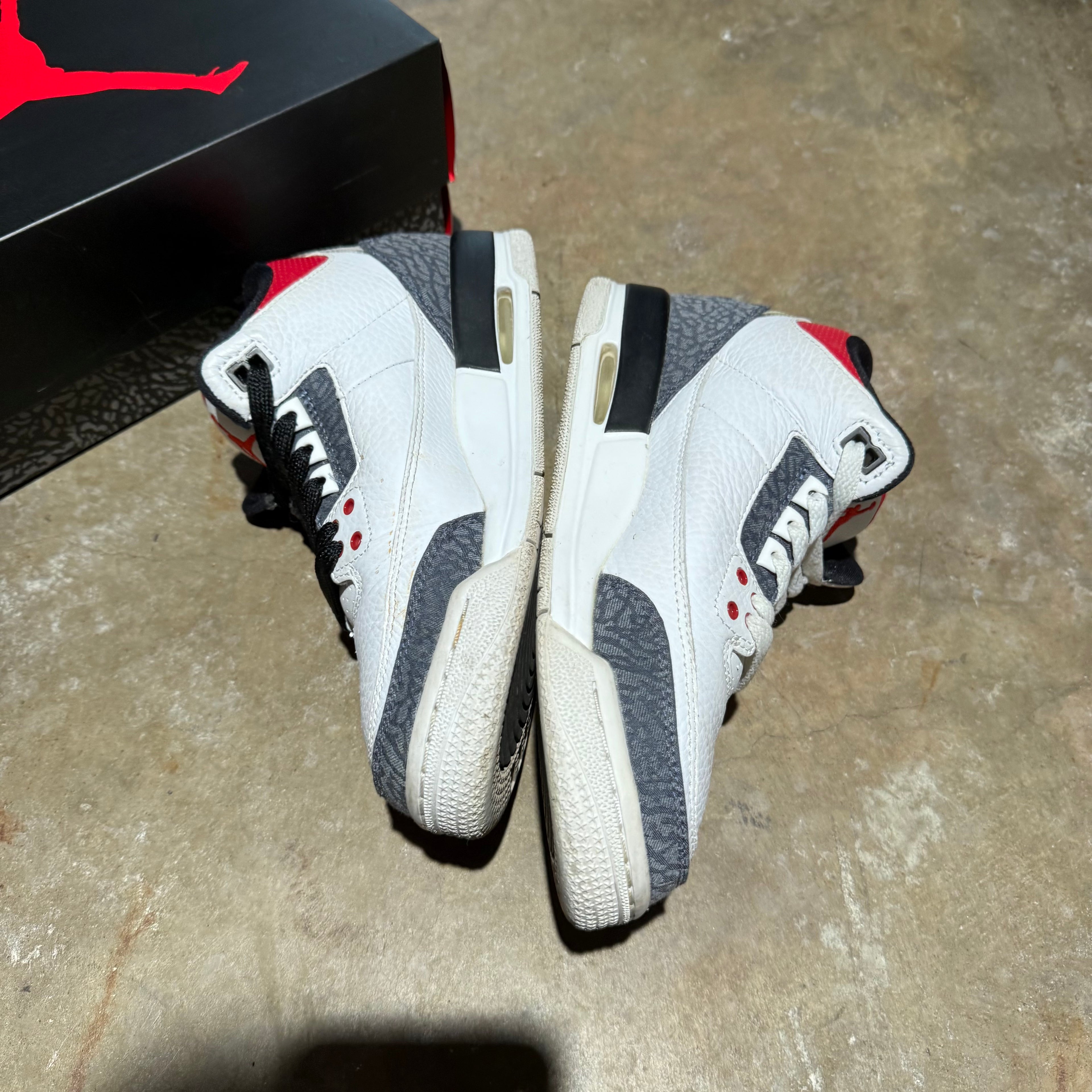 size 6 - Jordan 3 Retro ' SE Fire Red Denim '