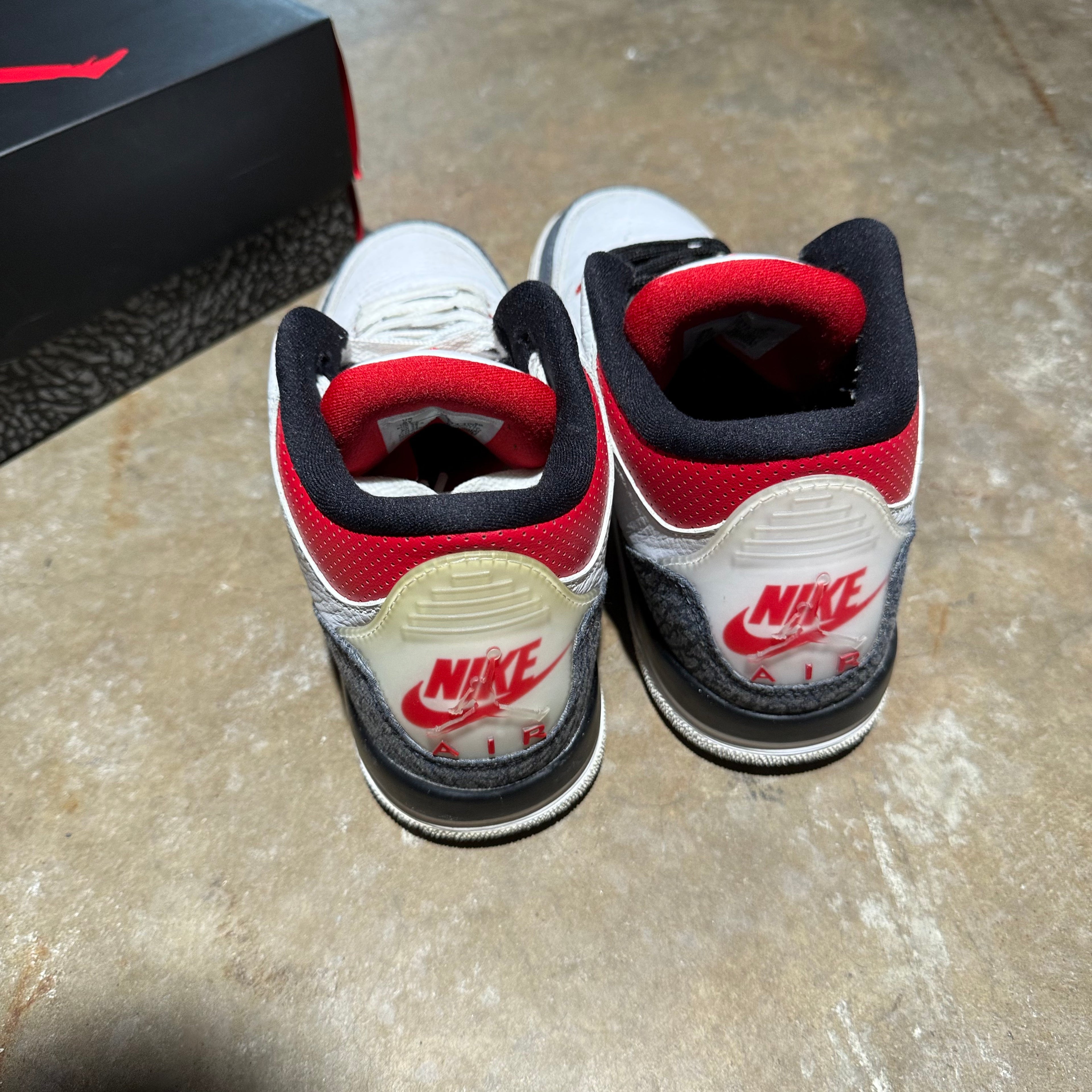 size 6 - Jordan 3 Retro ' SE Fire Red Denim '