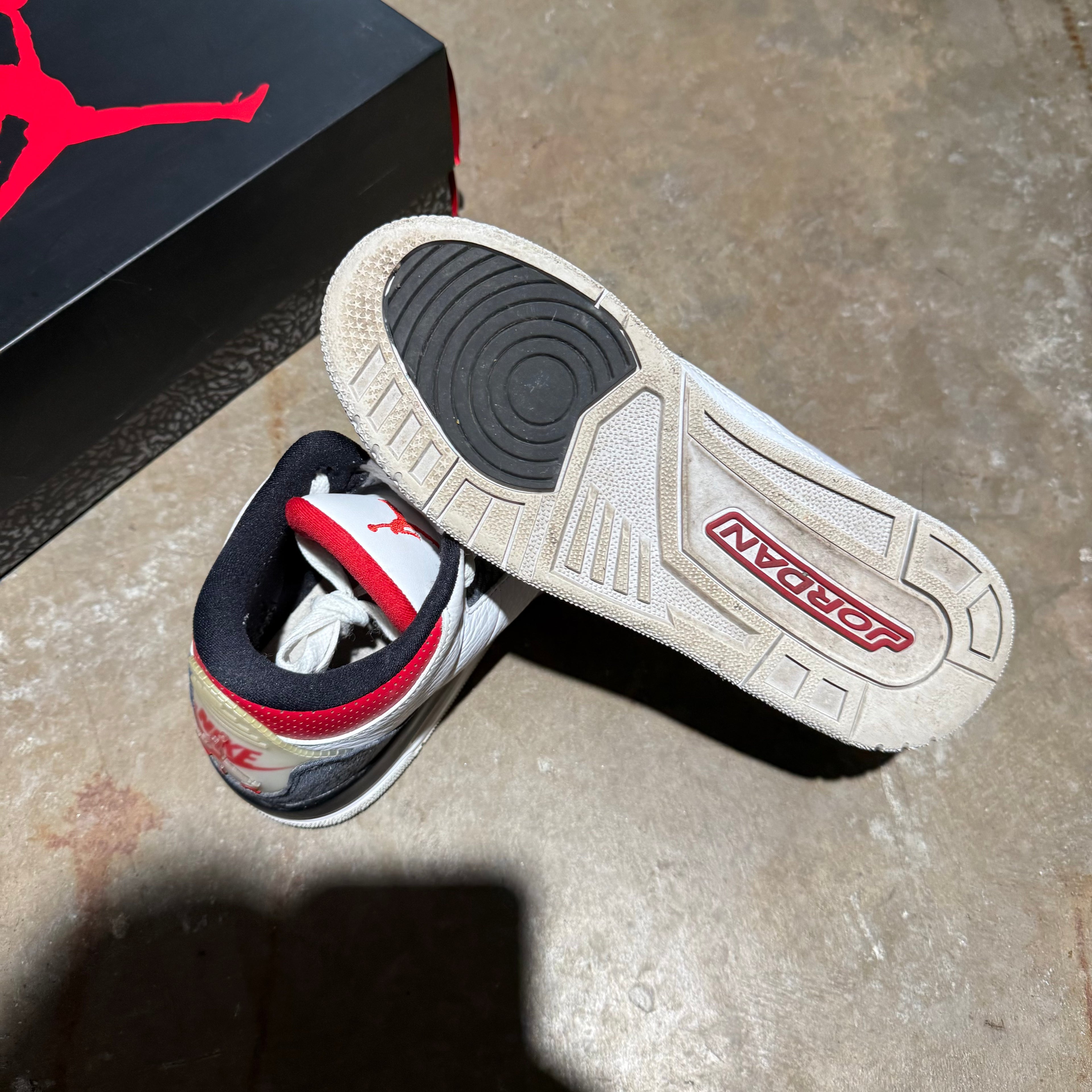 size 6 - Jordan 3 Retro ' SE Fire Red Denim '