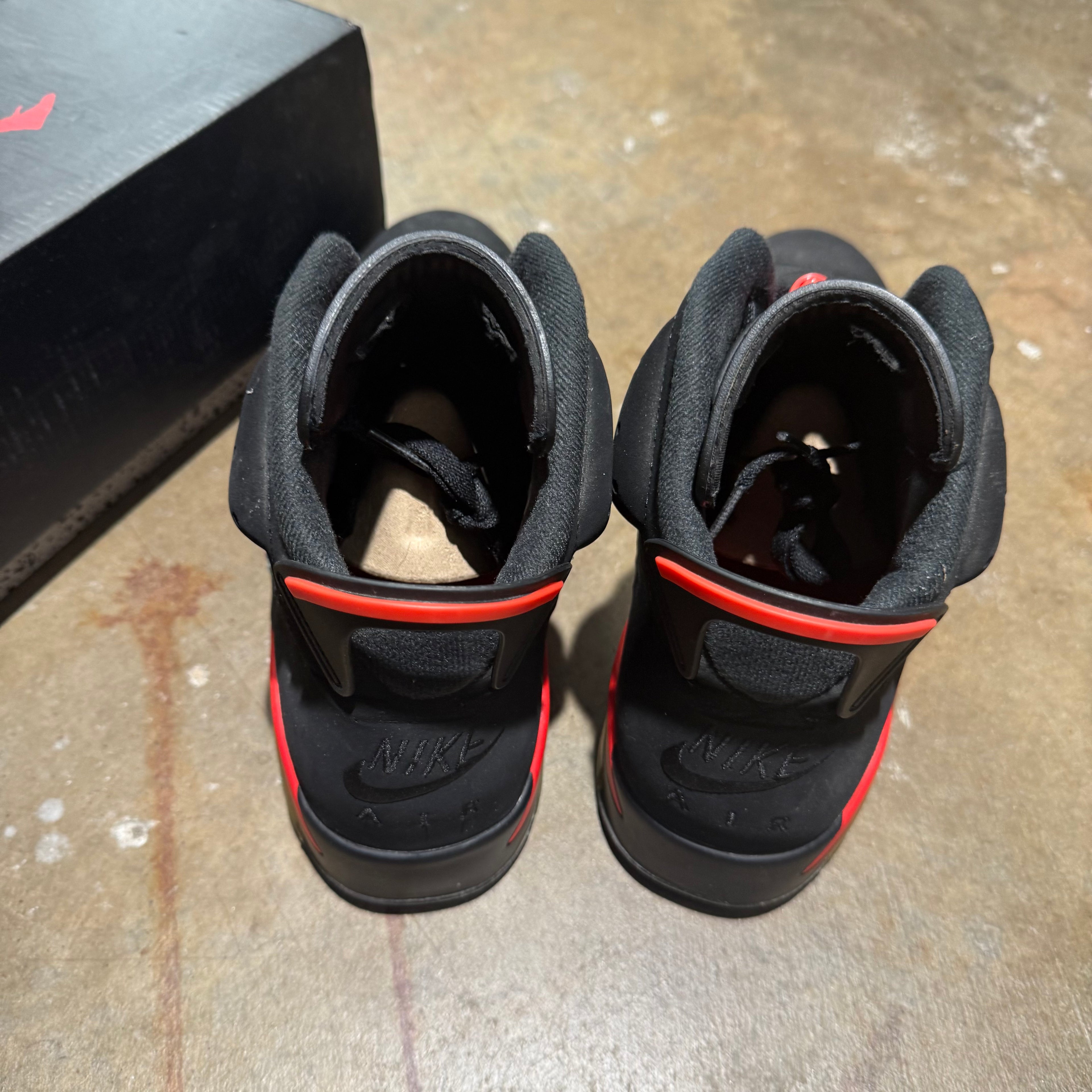 size 11 - Jordan 6 Retro ' Infrared '