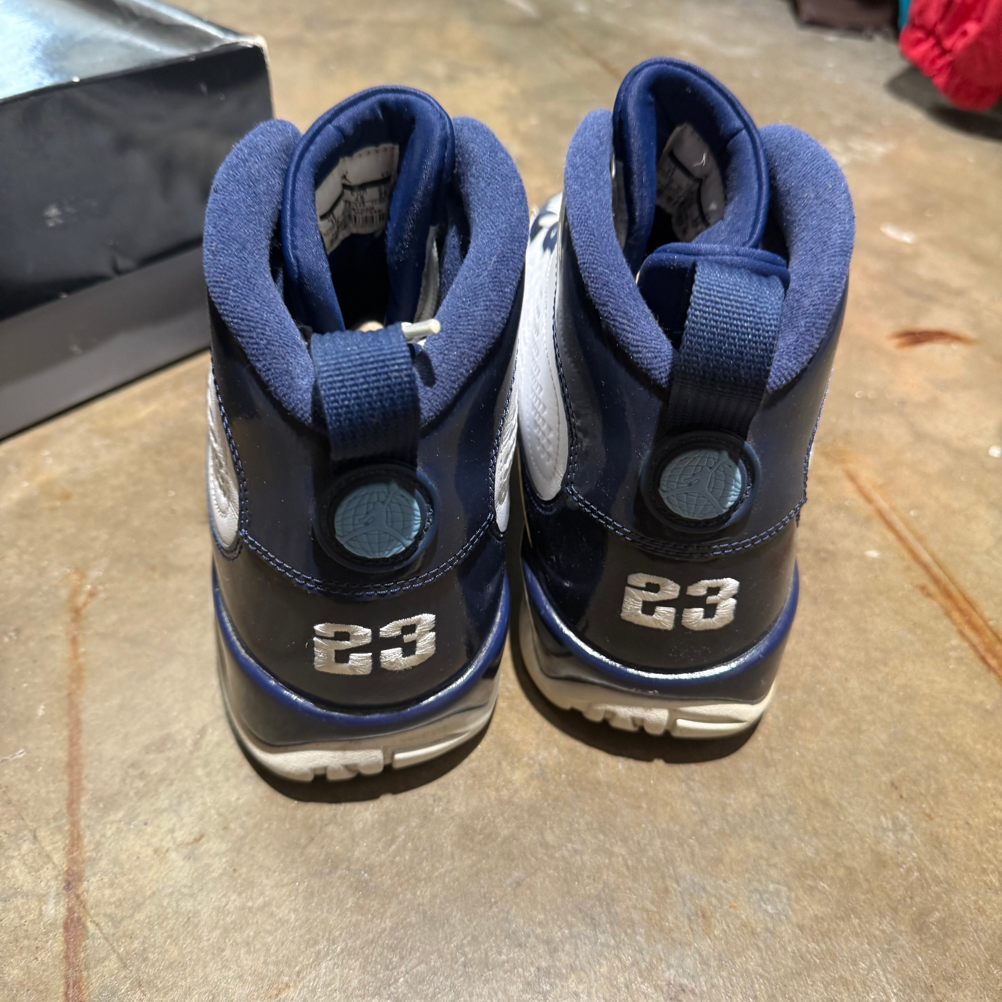 size 11 - Jordan 9 Retro ' Pearl Blue '