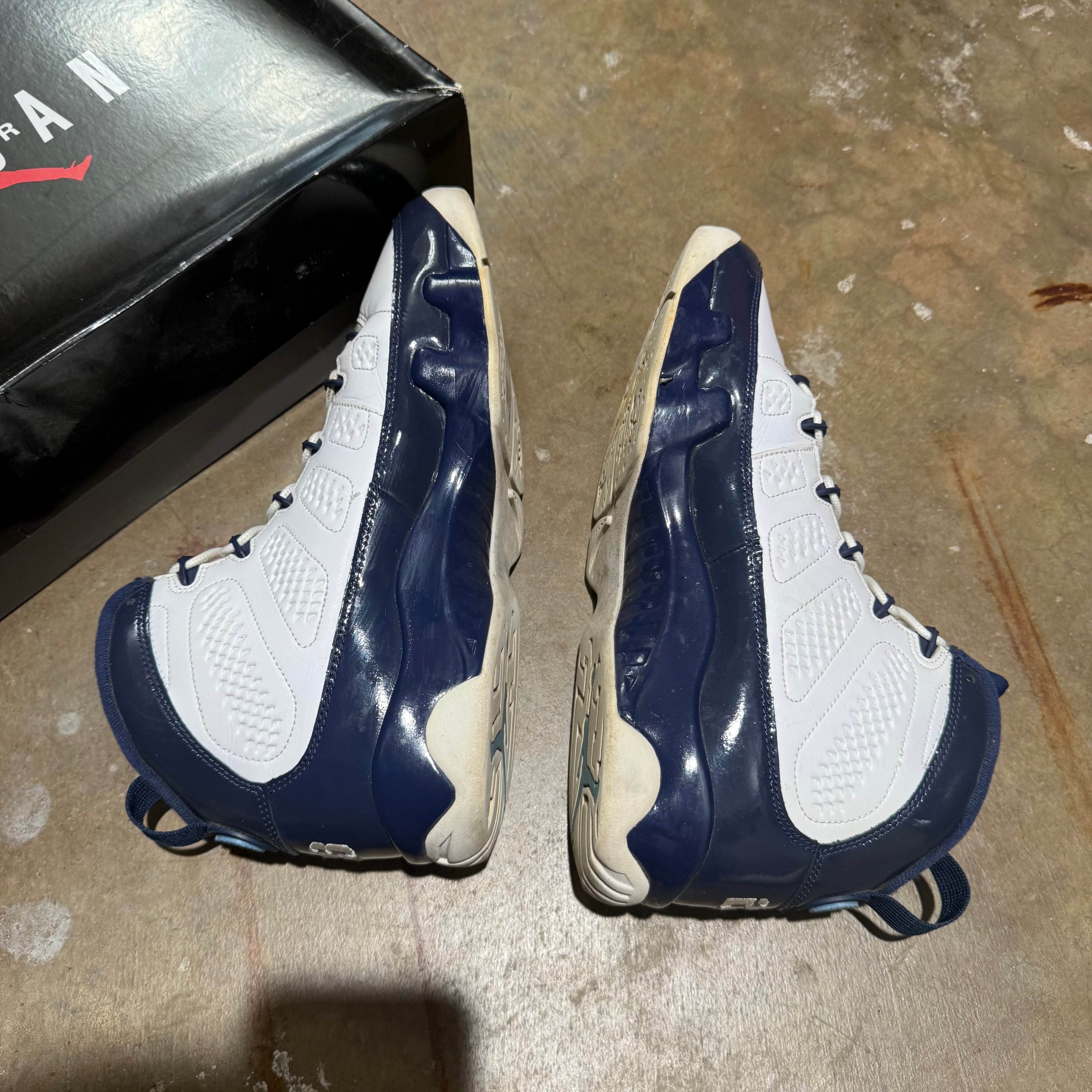 size 11 - Jordan 9 Retro ' Pearl Blue '
