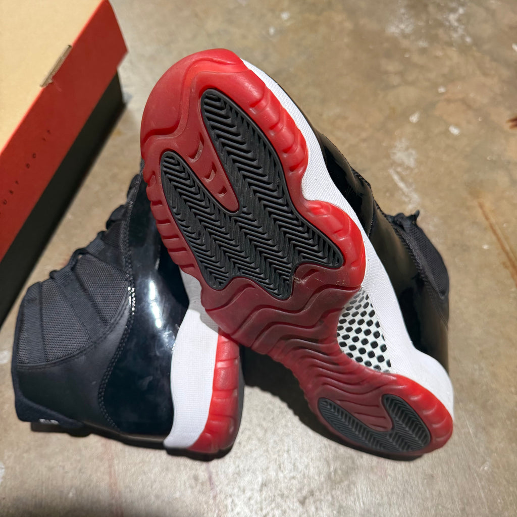 size 11 - Jordan 11 Retro ' Playoff Bred 2019 '