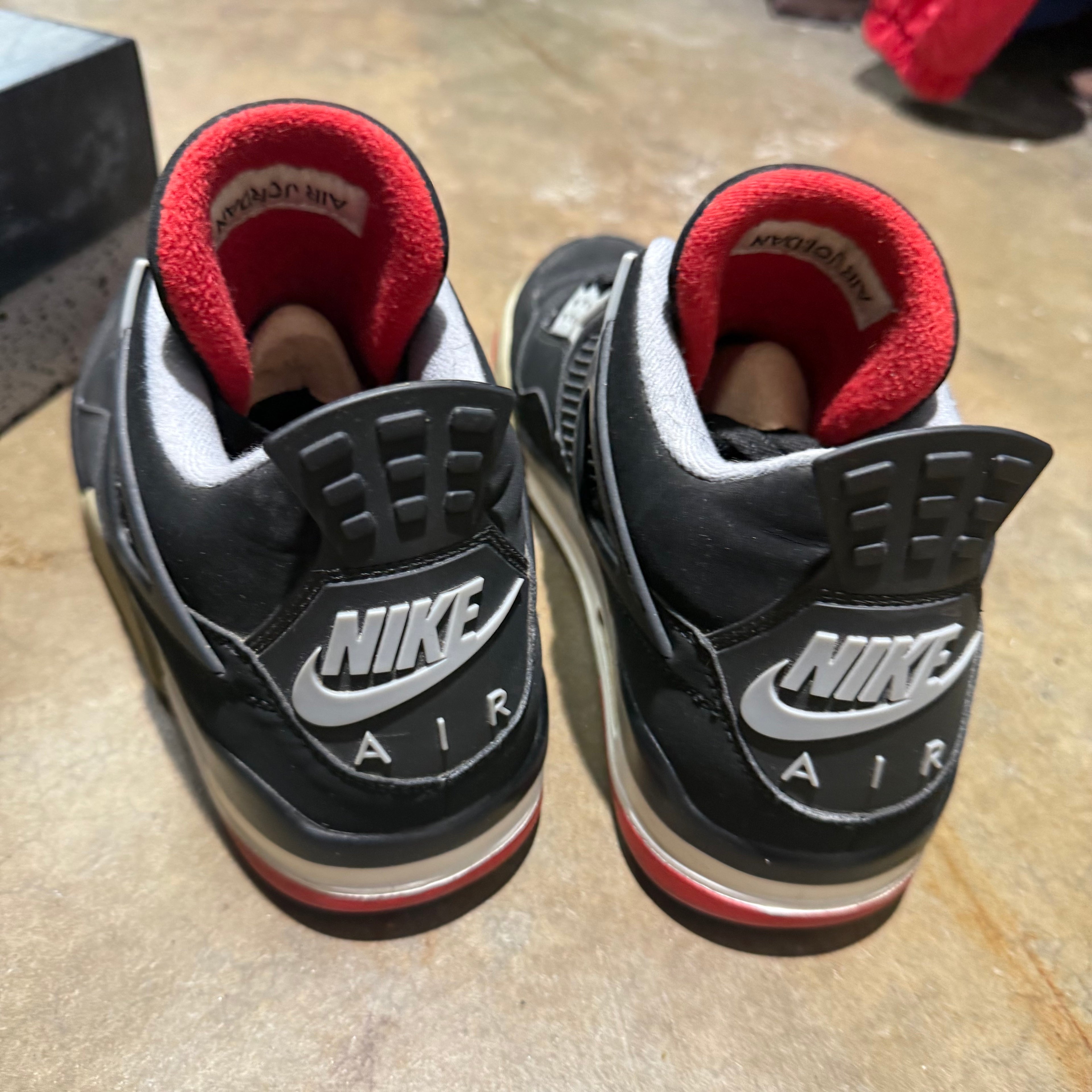 size 10.5 - Jordan 4 Retro ' Bred '