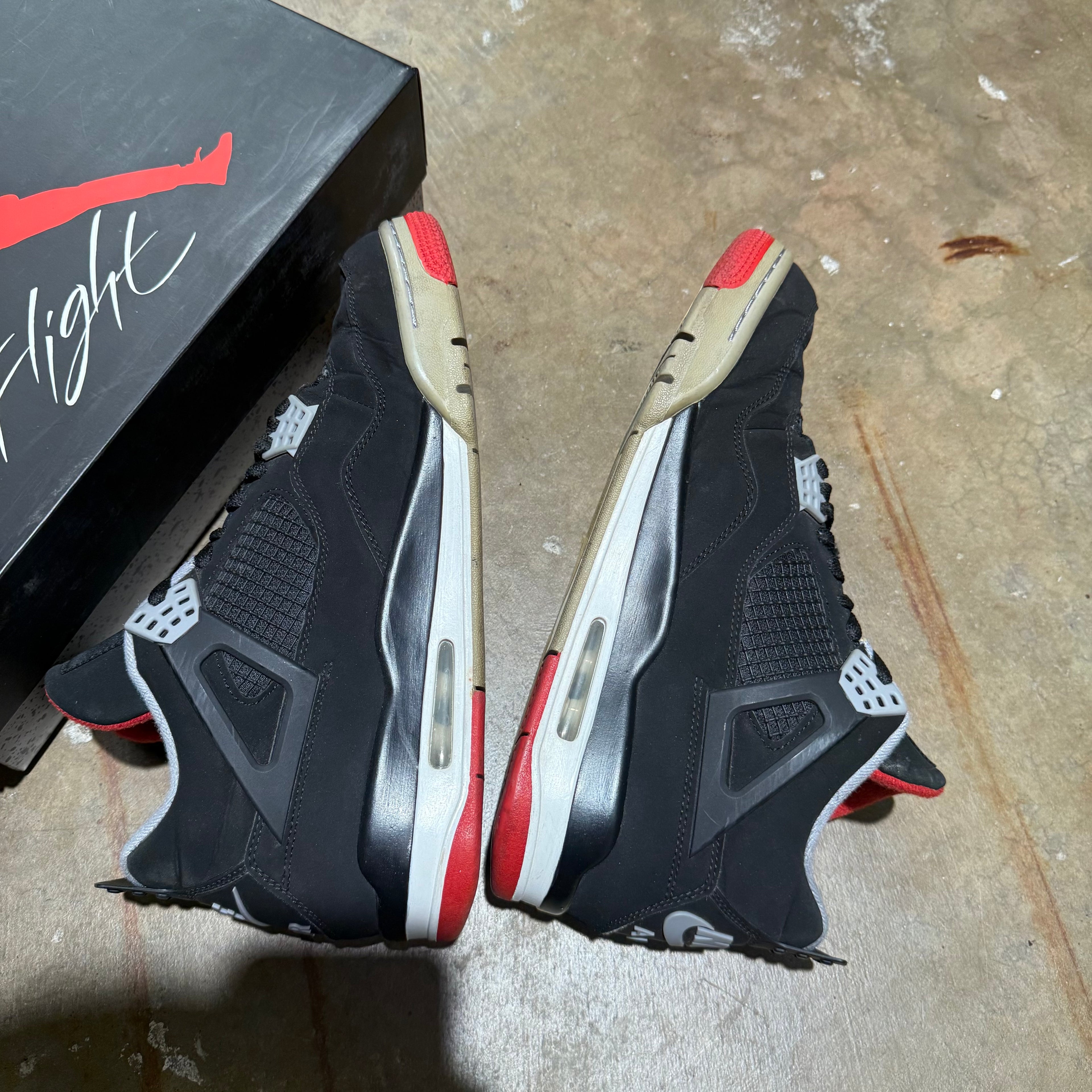 size 10.5 - Jordan 4 Retro ' Bred '