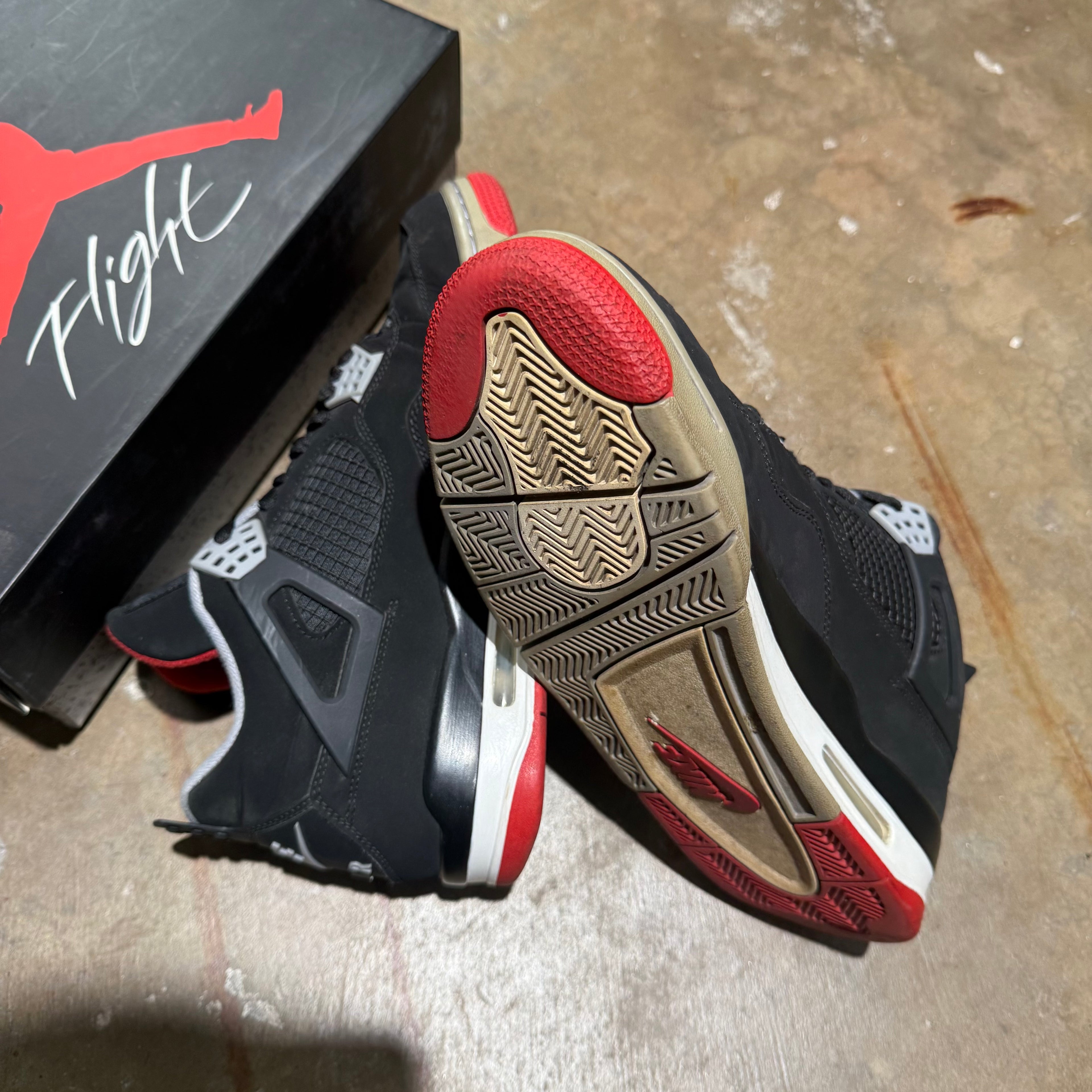 size 10.5 - Jordan 4 Retro ' Bred '
