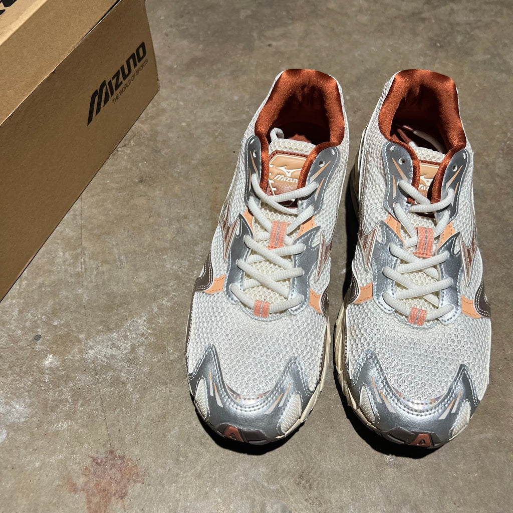 size 8.5 - Mizuno Wave Runner 10 ' Sportssyle '