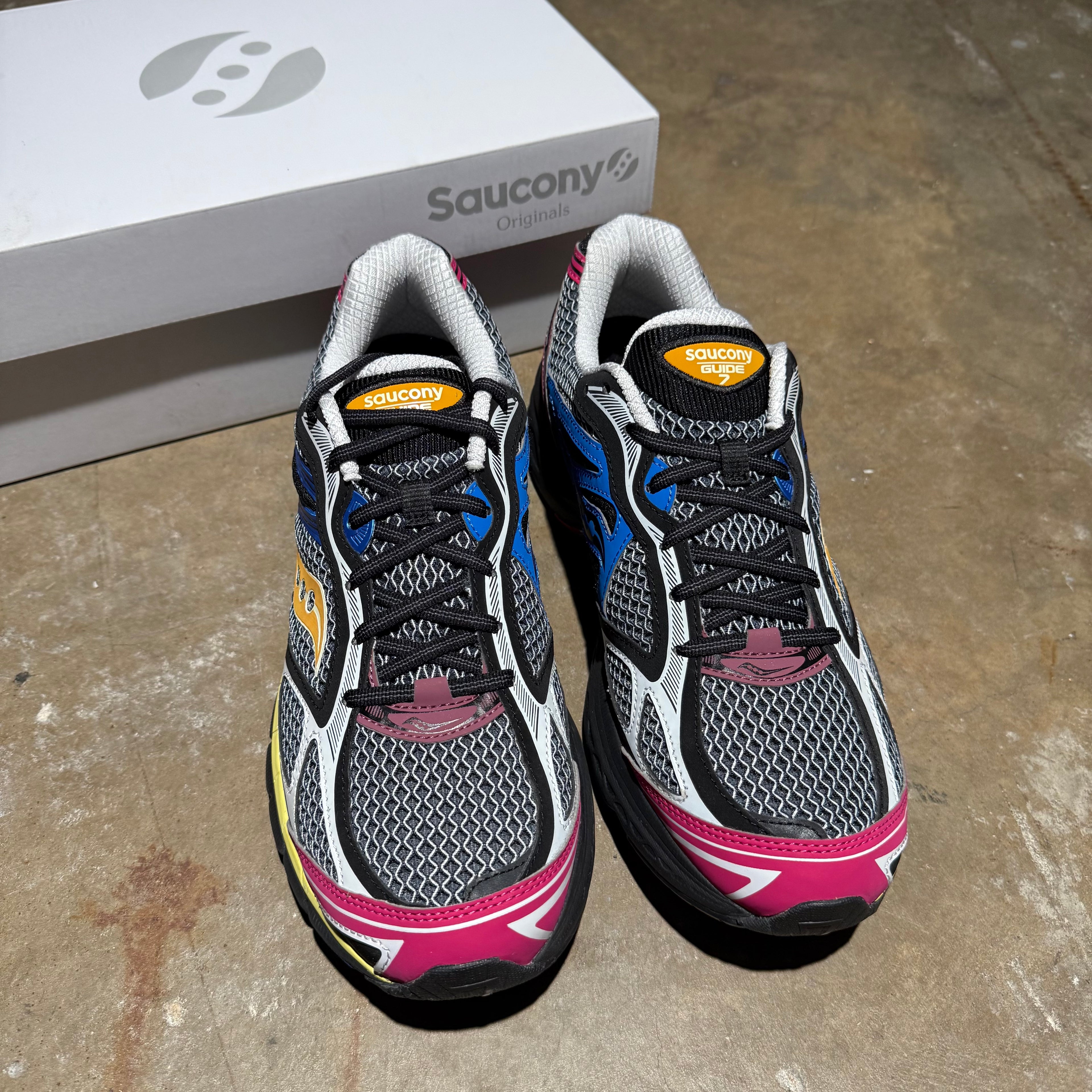 size 11.5 - Saucony Guide 7 ' Black Multi '