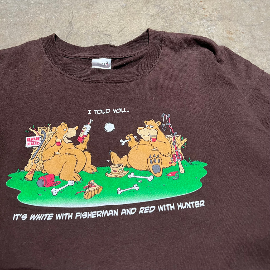 size xl - Vintage ' Beware of Bears Hunting ' tee