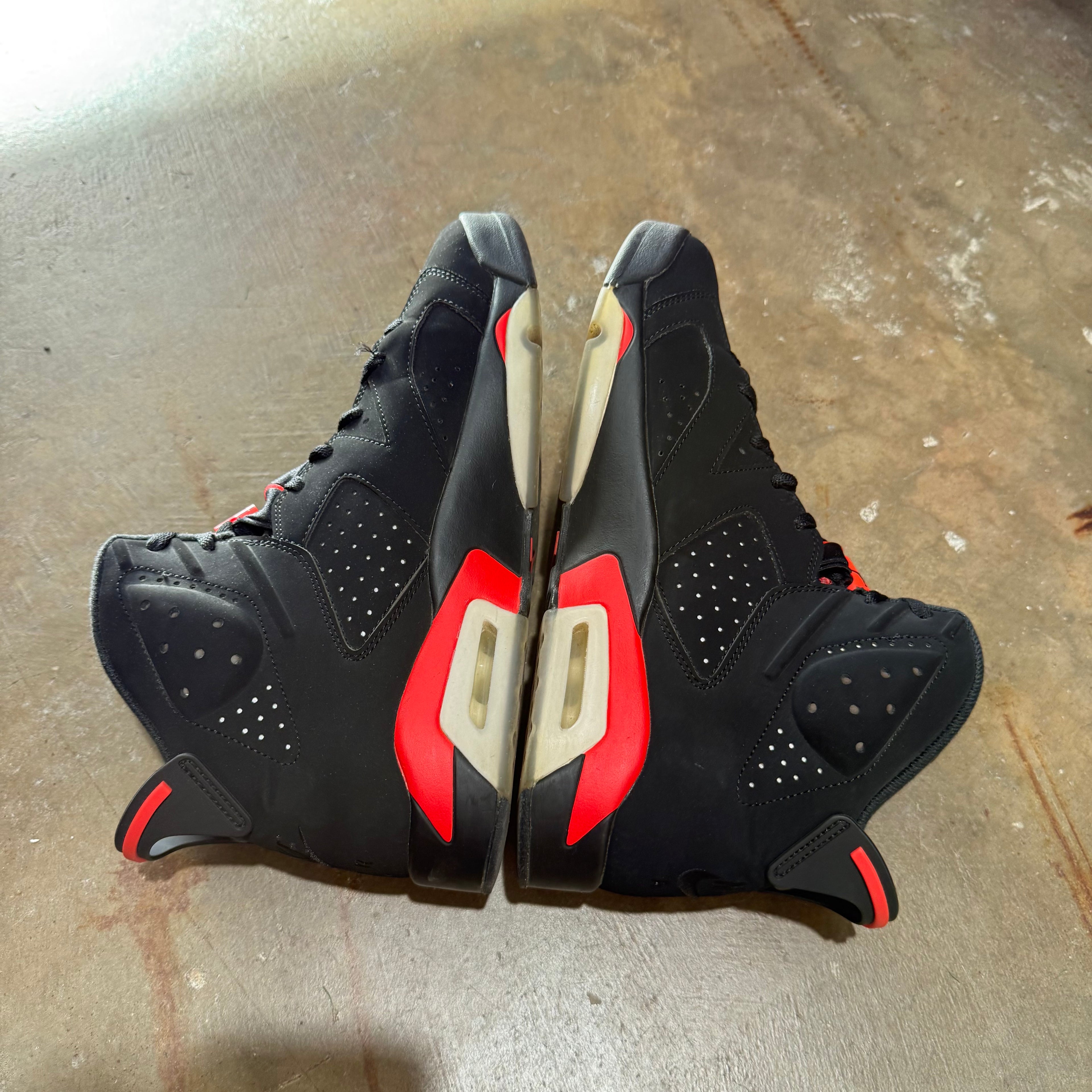 size 11 - Jordan 6 Retro ' Black Infrared 2019 '