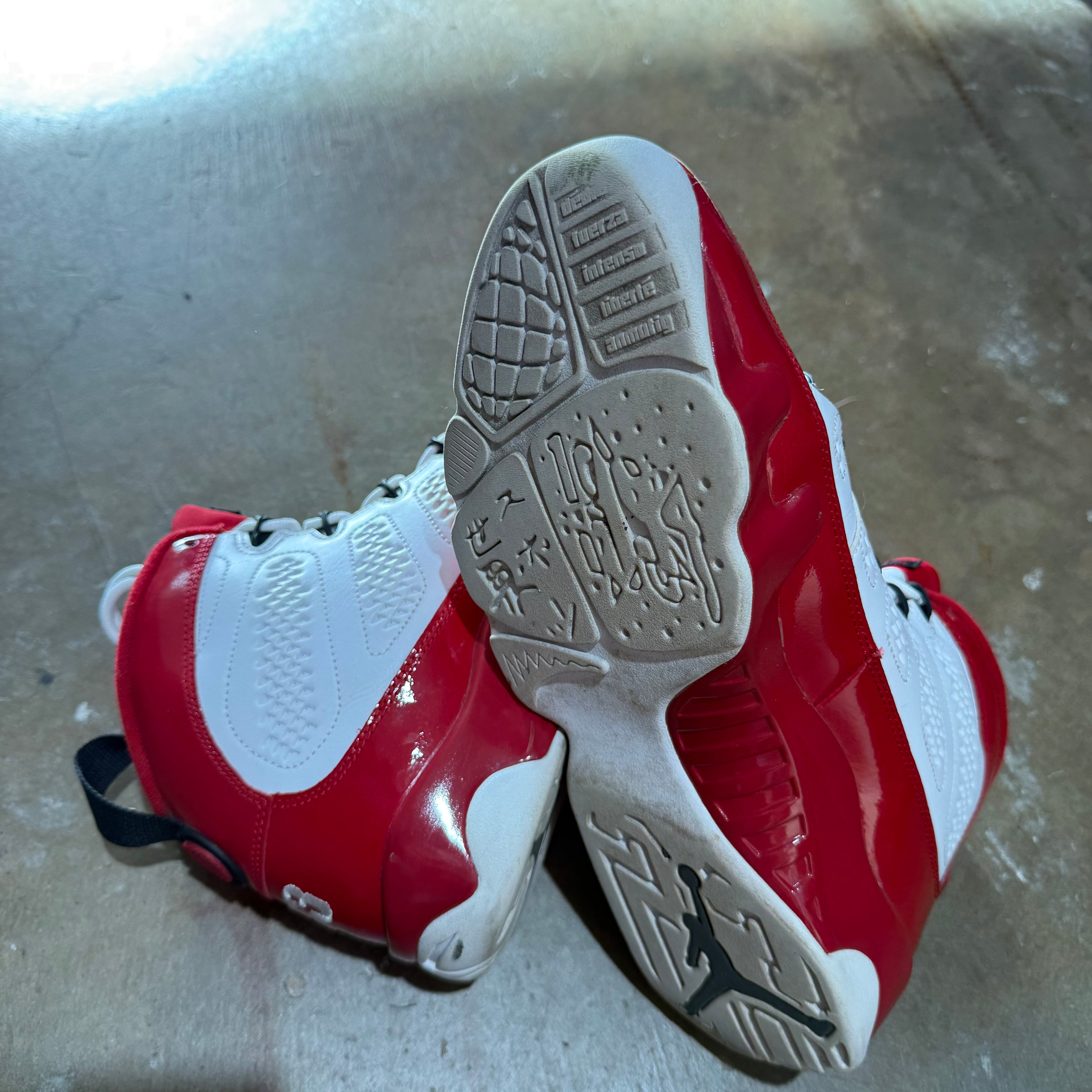 size 11 - Jordan 9 Retro ' White Gym Red '