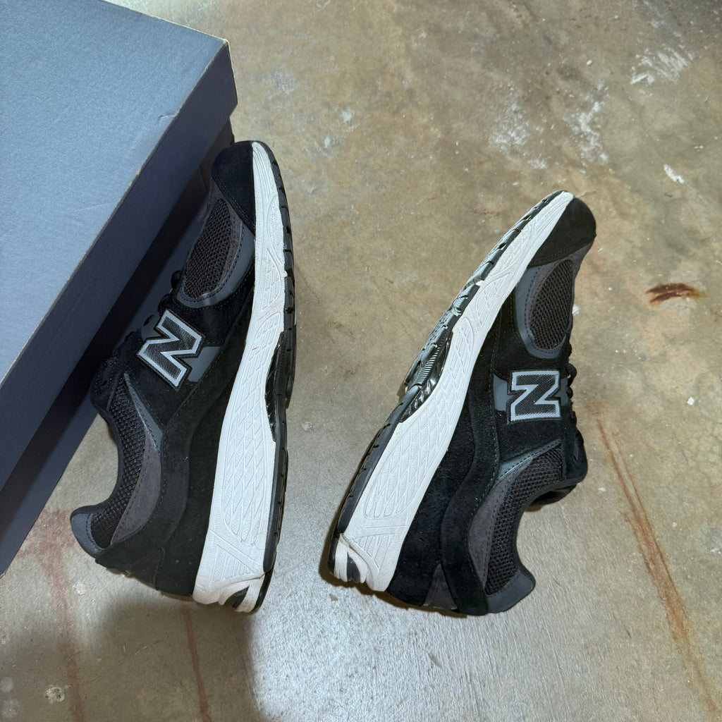 size 10 - New Balance 2002R ' Black Gunmetal '